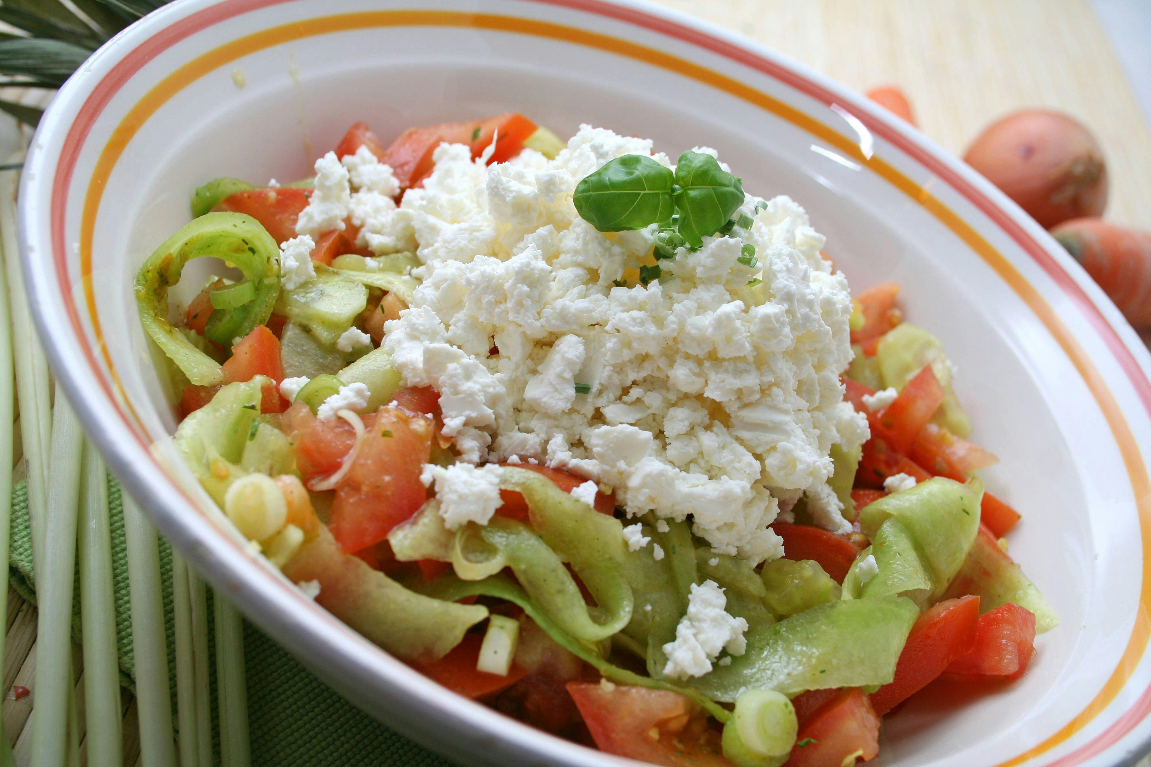 Perfekt zum Grillen! Rezept für Schopska-Salat: So gelingt der Klassiker