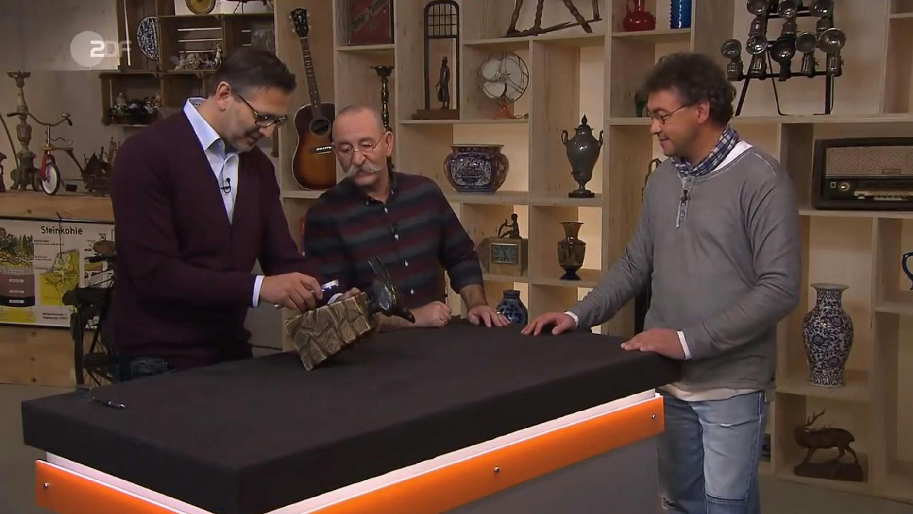 „Bares für Rares“-Experte Detlev Kümmel ist total begeistert von dem historischen Freimaurer-Stück.