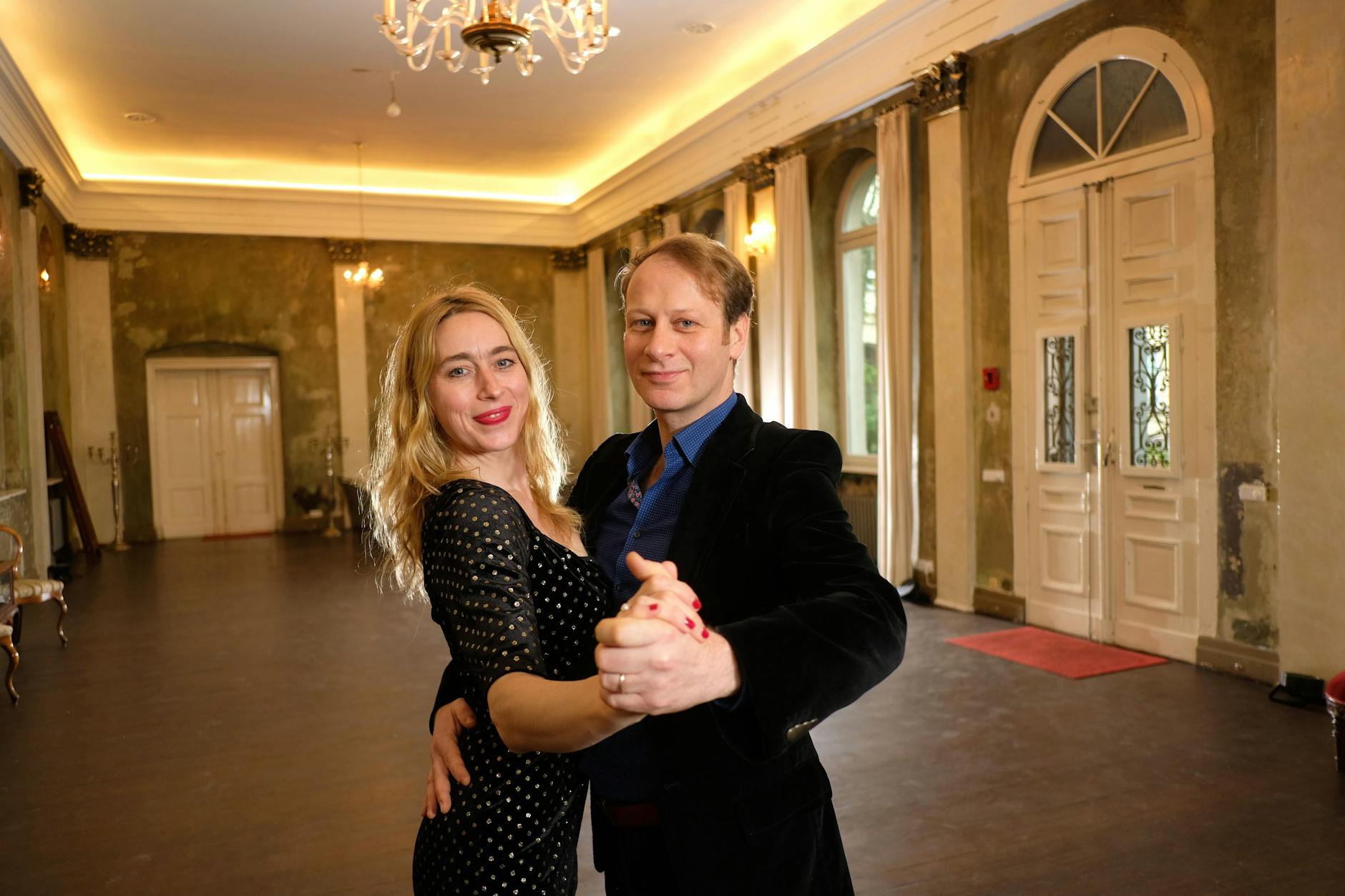 Djamila Rempel und Robert Bittner haben im Ballhaus Wedding offene Türen für Tanz, Kultur und Theater. An jedem ersten Montag im Monat findet die Seniorendiskothek statt.