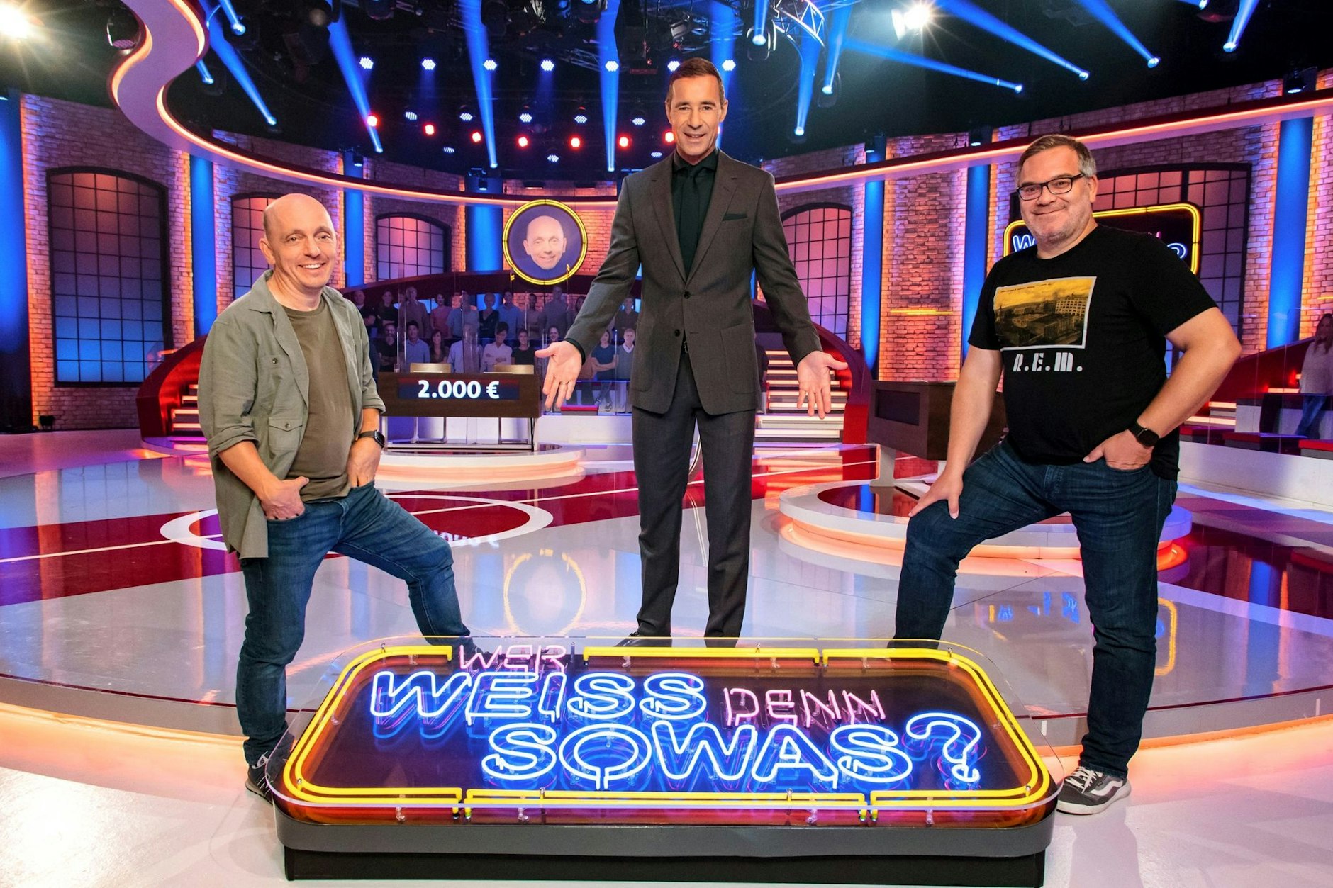 Moderator Kai Pflaume (Mitte) neben Bernhard Hoëcker und Elton bei „Wer weiß denn sowas?“. Am Freitag durfte Hoëcker nicht auf Sendung gehen.