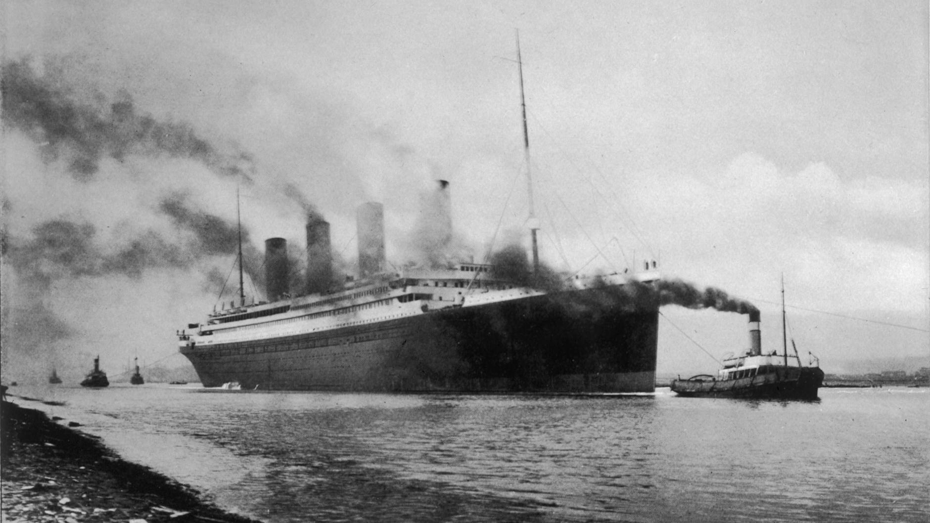 Die Titanic bei ihrem Auslaufen in Belfast. Im April 1912 sank das Schiff im Nordatlantik.
