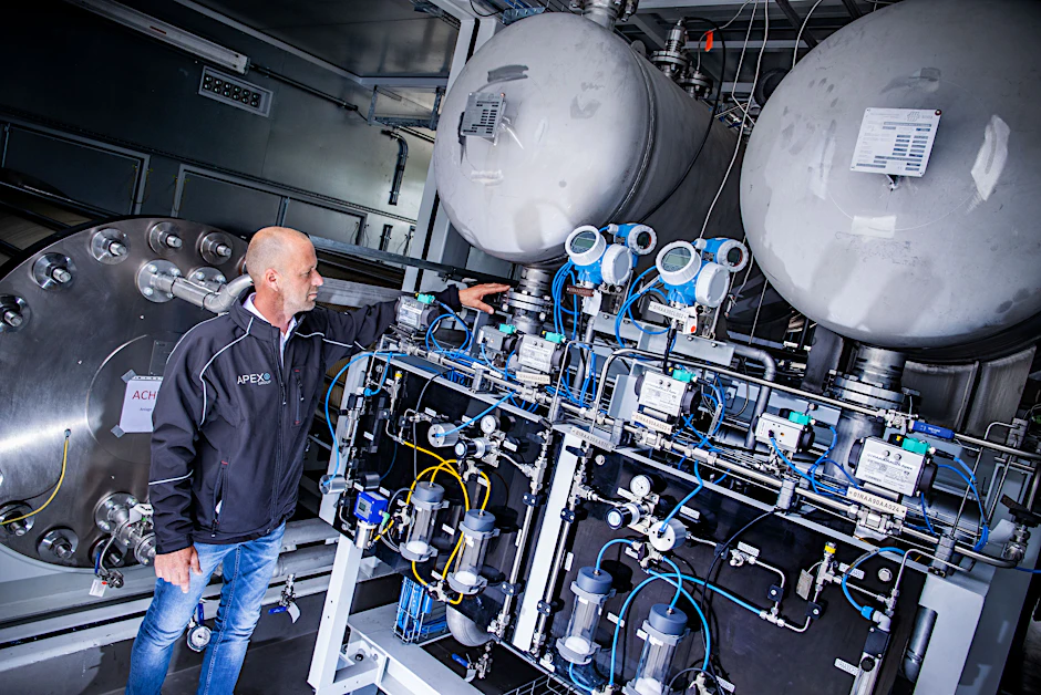 Elektrolyse-Anlage im netzgekoppelten Wasserstoff-Kraftwerk in Laage – dem größten Europas