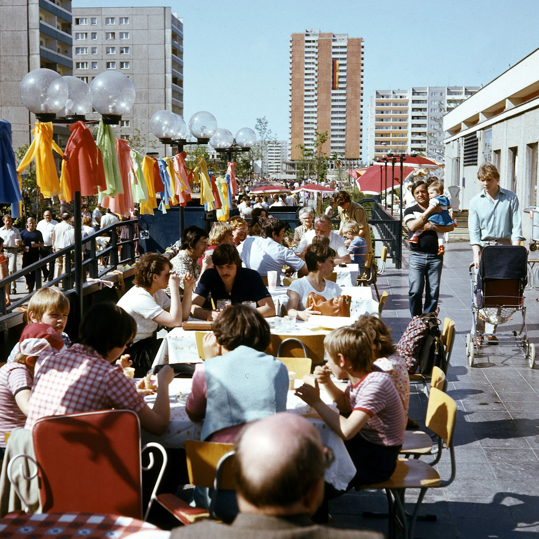 Kindertag in der DDR: zwischen Fahnenappell und Kinderdisko