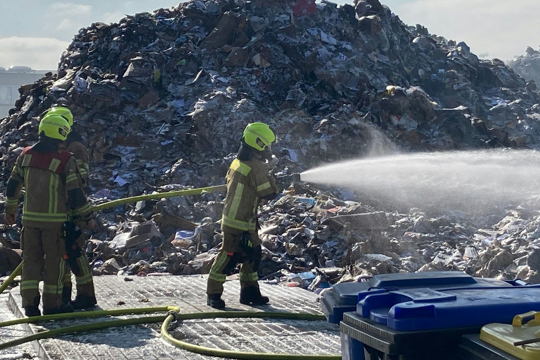 Die Löscharbeiten dauerten auch noch am Donnerstag an.