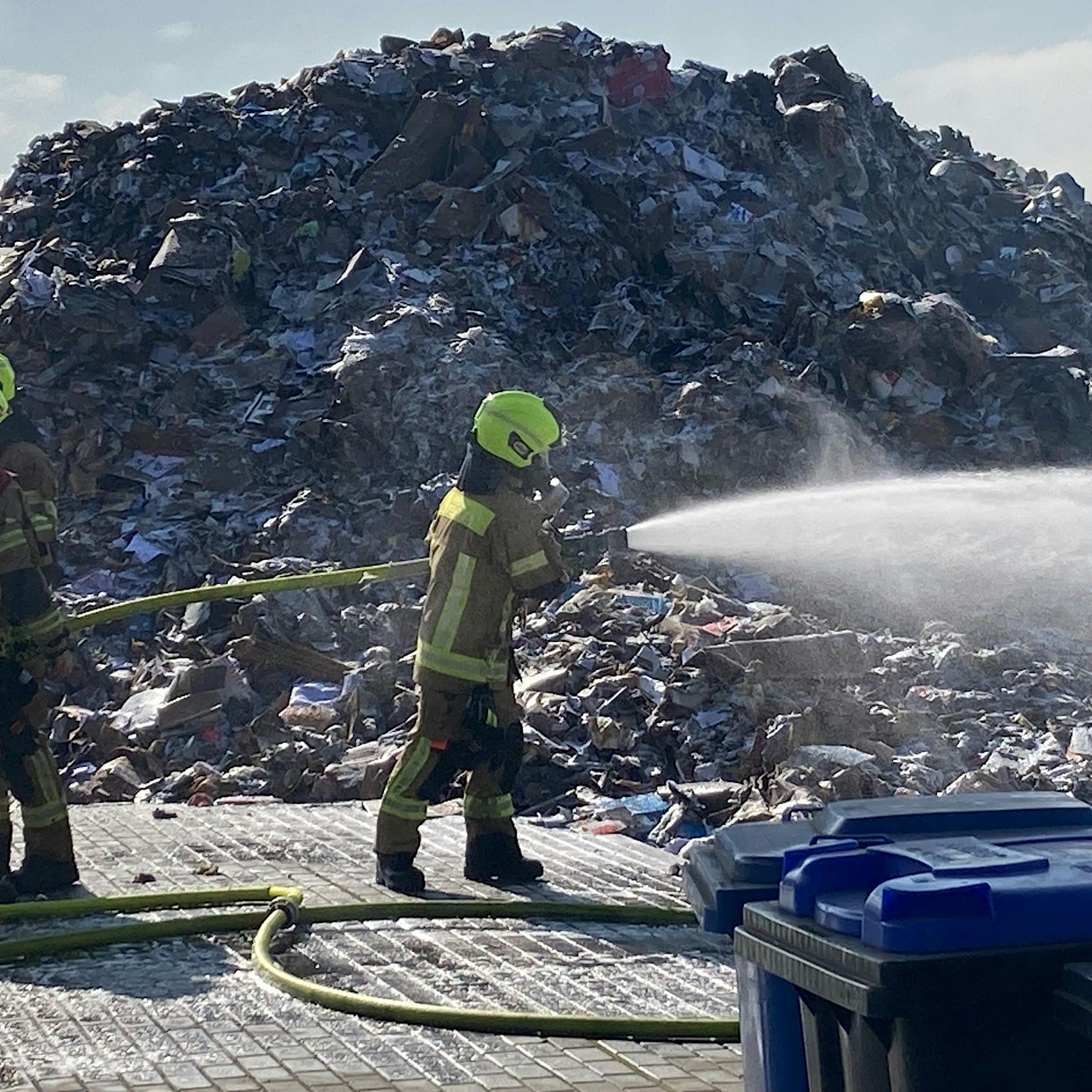 Großbrand in Neukölln gelöscht: Polizei ermittelt zur Brandursache