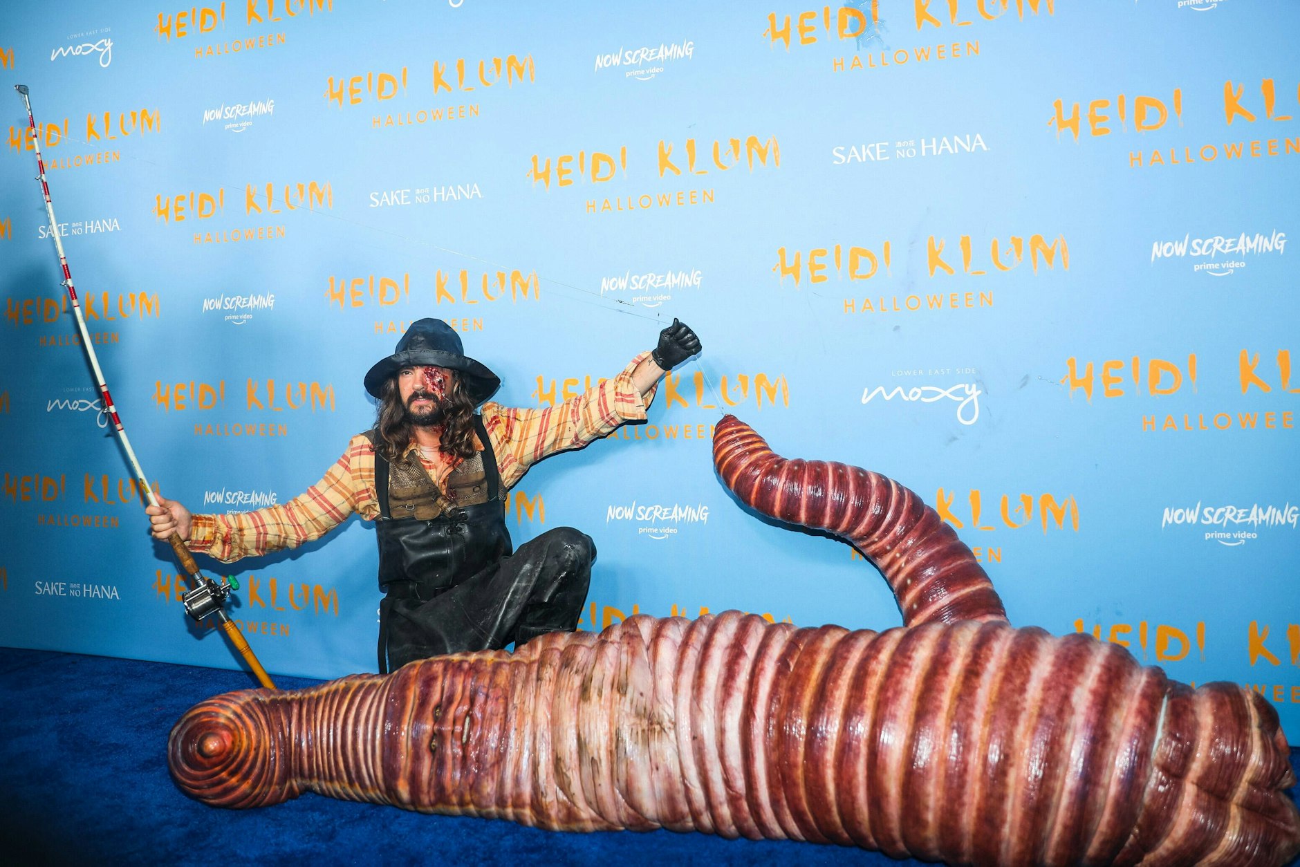 Damit hat echt keiner gerechnet: Der Wurm auf dem Boden ist Heidi Klum.
