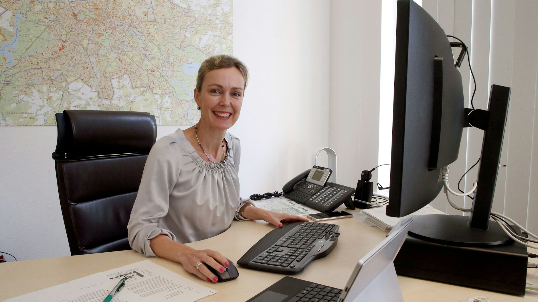 Manja Schreiner (CDU), neue Berliner Senatorin für Verkehr, Klimaschutz und Umwelt, in ihrem Büro am Köllnischen Park 
