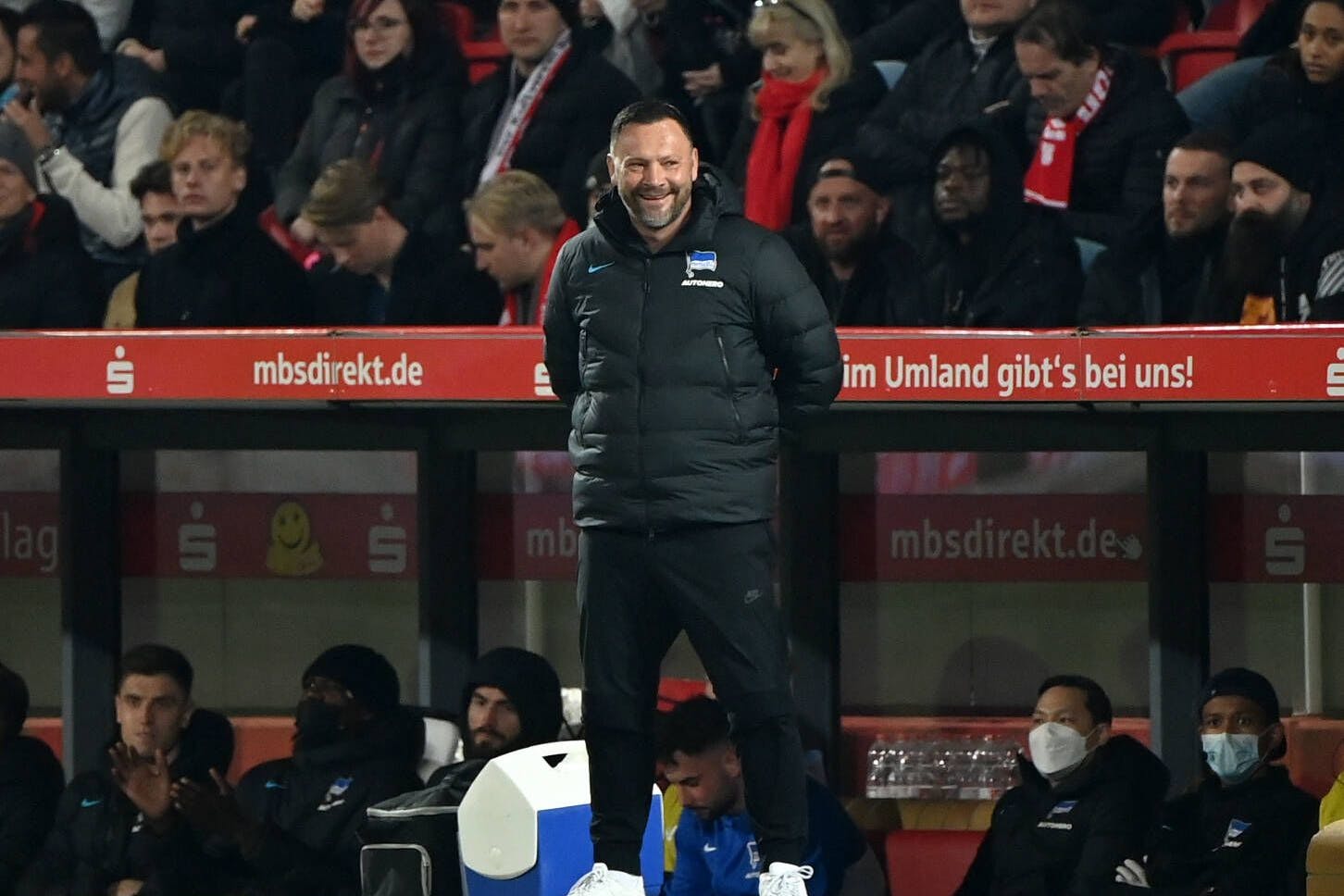 Pal Dardai als Trainer von Hertha BSC beim Stadtderby gegen den 1. FC Union in der Alten Försterei.