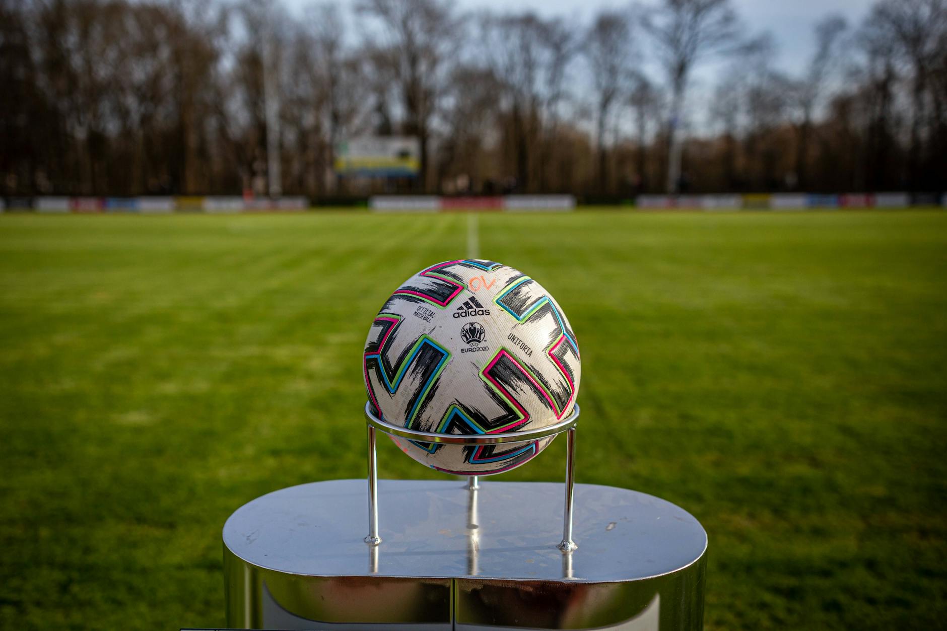 Antisemitismus im Fußball: Der Vereinsfunktionär von CFC Hertha 06, Ergün Cakir, ist wegen antisemitischen Äußerungen für zwei Jahre gesperrt worden.