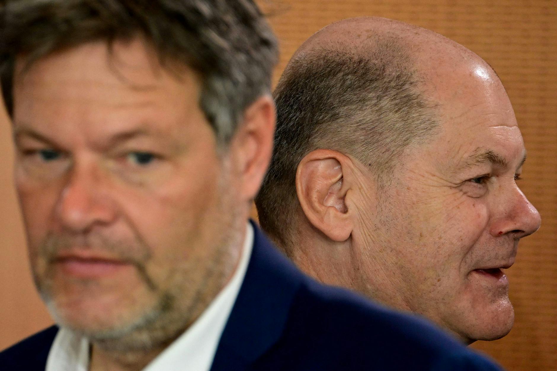 Wirtschaftsminister Robert Habeck (l.) und Bundeskanzler Olaf Scholz