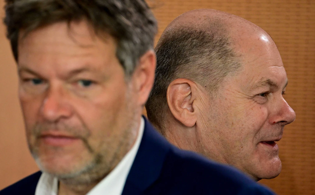 Habeck, der Erklärbär, und eine Umarmung für die Generation Scholz