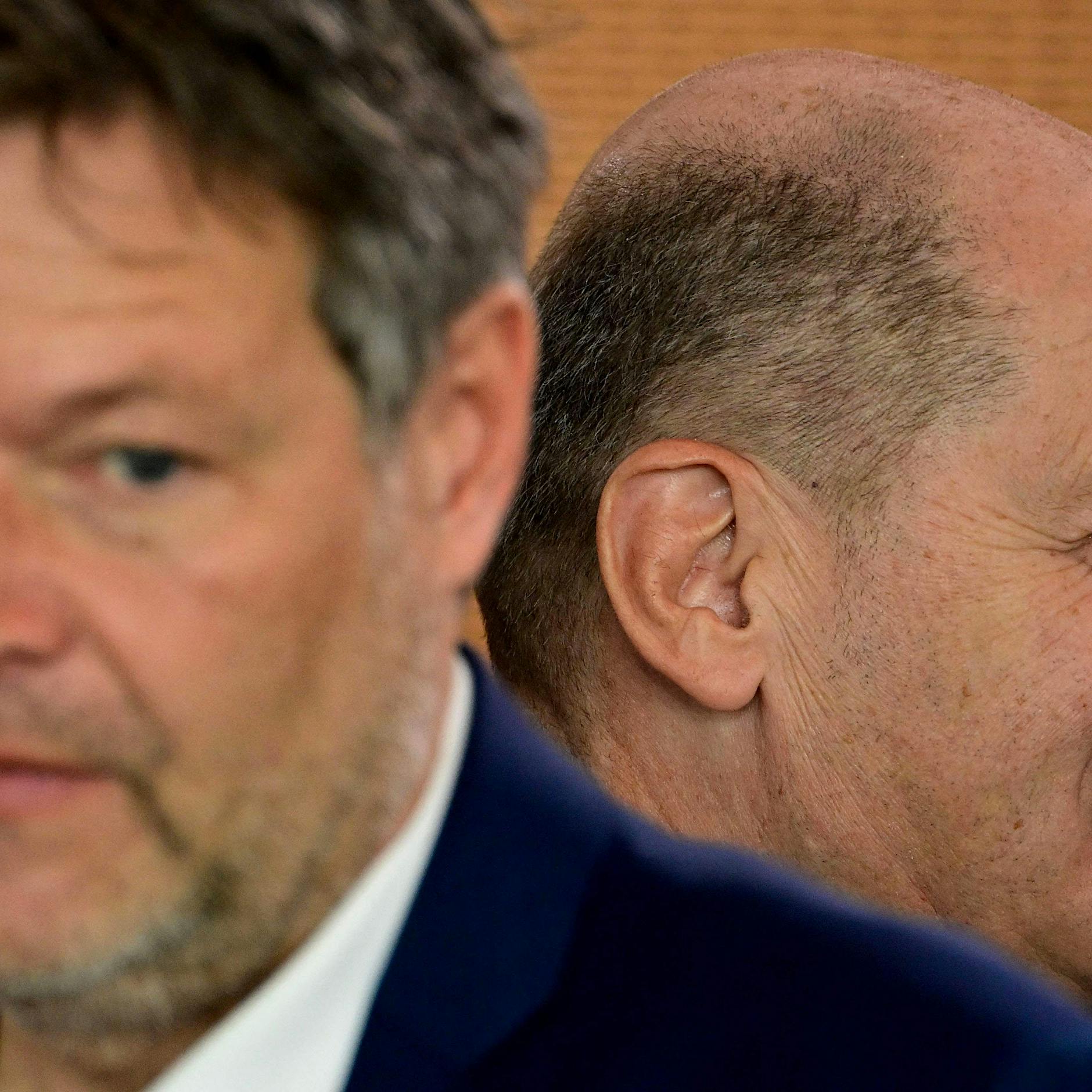 Habeck, der Erklärbär, und eine Umarmung für die Generation Scholz