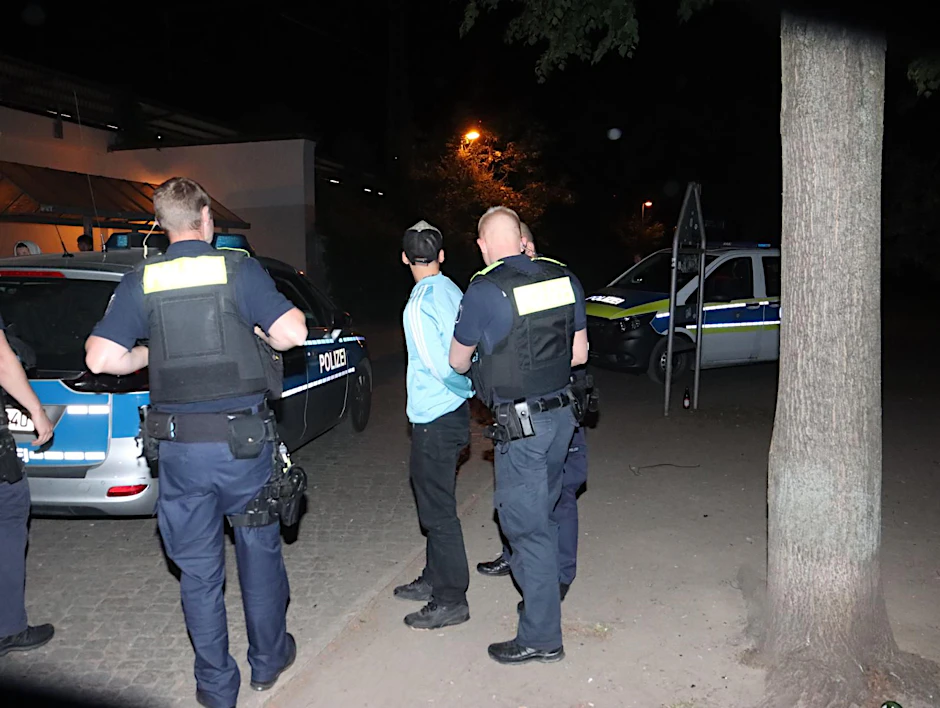 Festnahme im Treptower Park: Eine Jugendgruppe hat andere Jugendliche mit Messern bedroht und ausgeraubt.