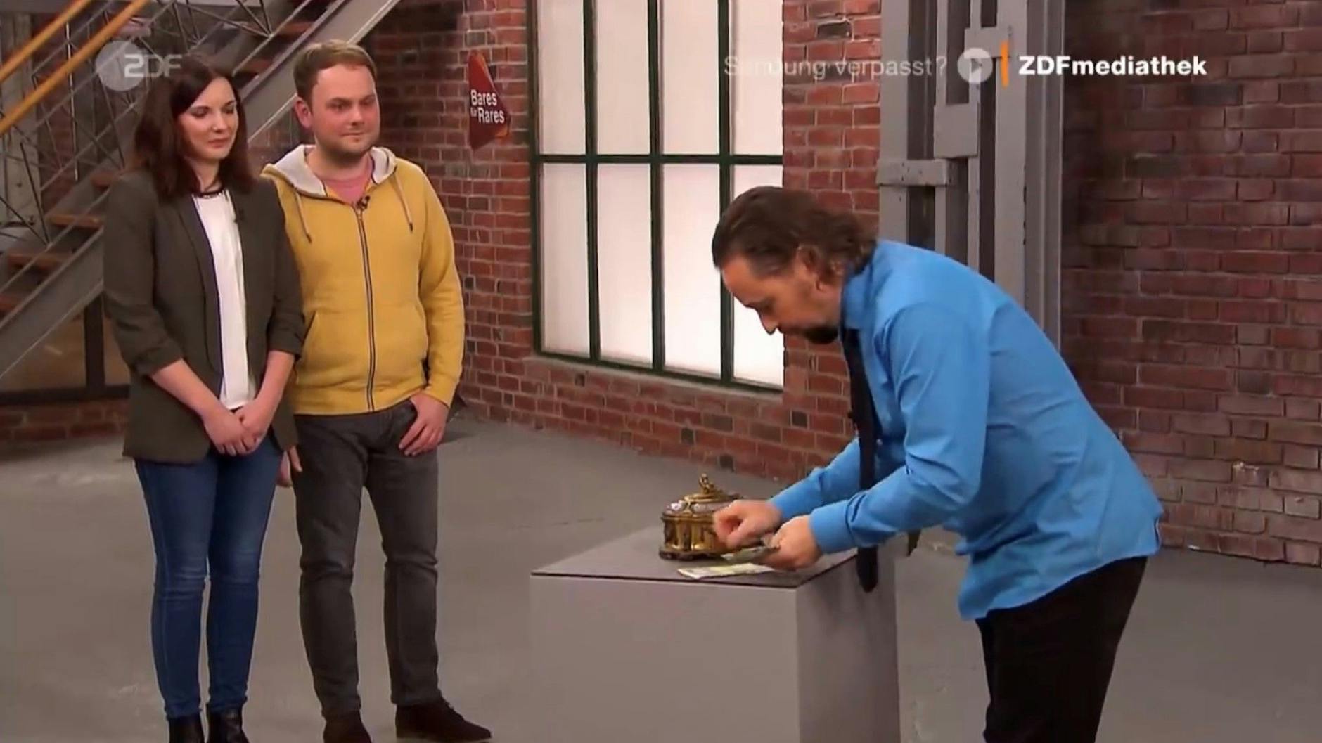 Für „Bares für Rares“-Händler Wolfgang Pauritsch kennt die Schatulle keinen Preis. Er sichert sie sich für 4100 Euro.