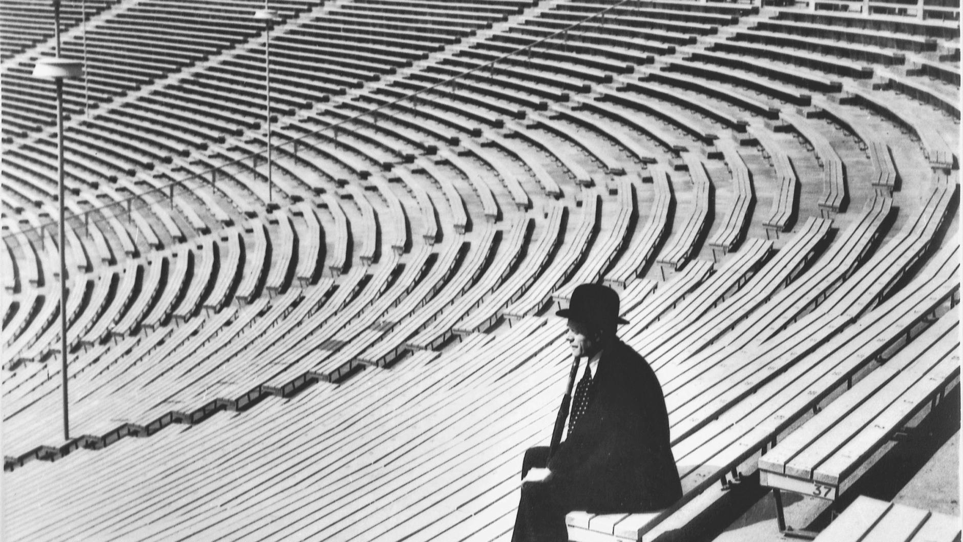 Legendäre Aufnahme: Karl Valentin im leeren Olympiastadion. 