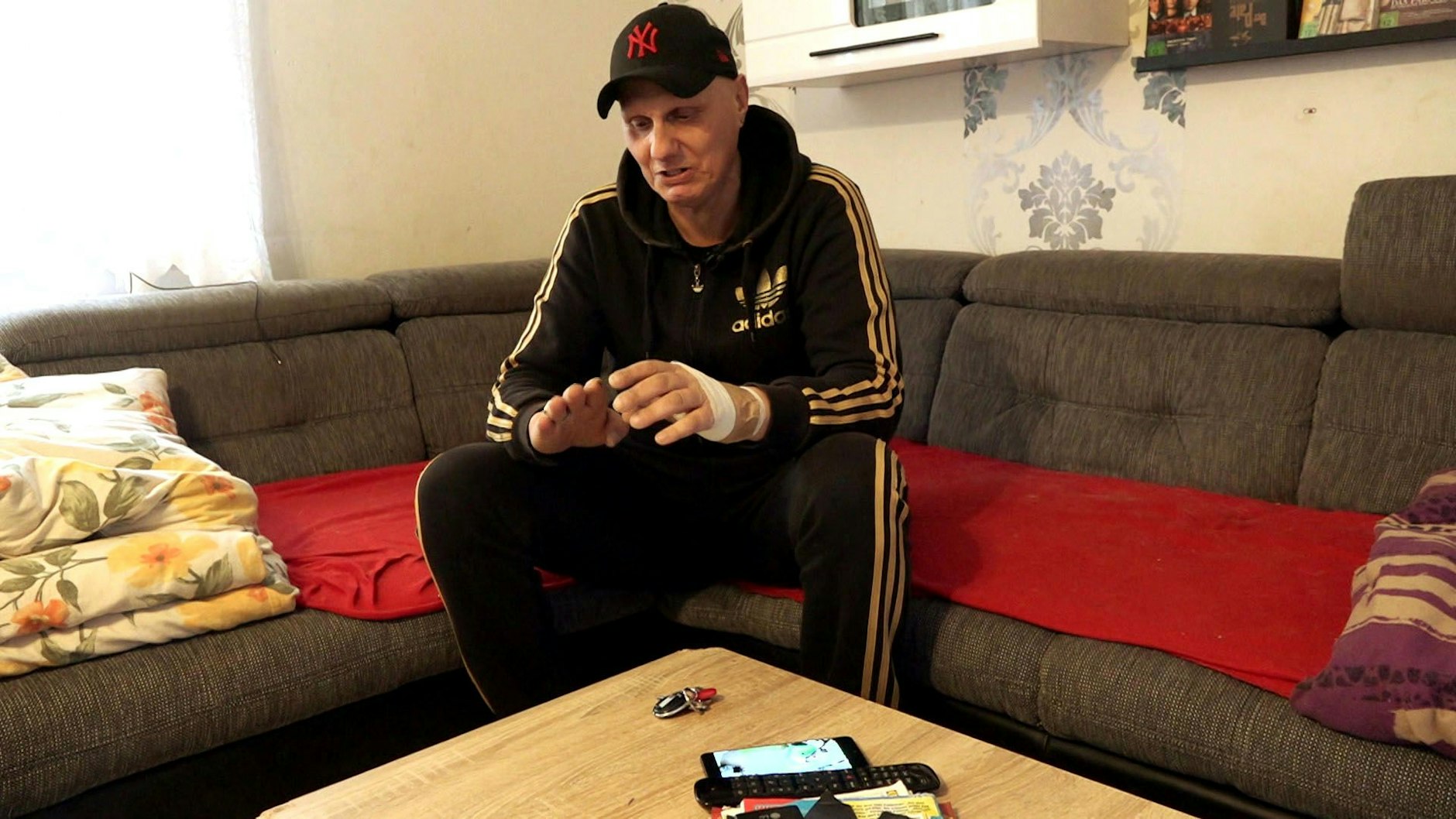 Elvis ist einer der Stars von „Hartz und herzlich“, lebt in den Mannheimer Benz-Baracken.