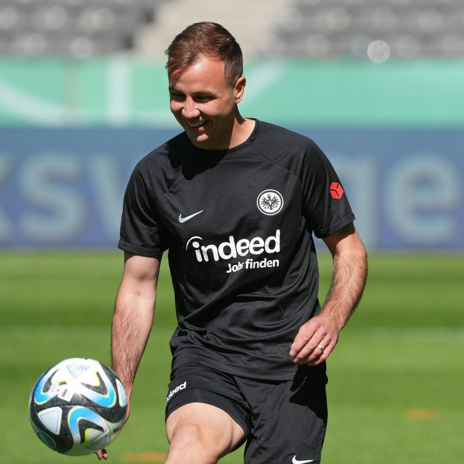 Mario Götze – hier auf dem Rasen des Berliner Olympiastadions – hat bei Eintracht Frankfurt verlängert.