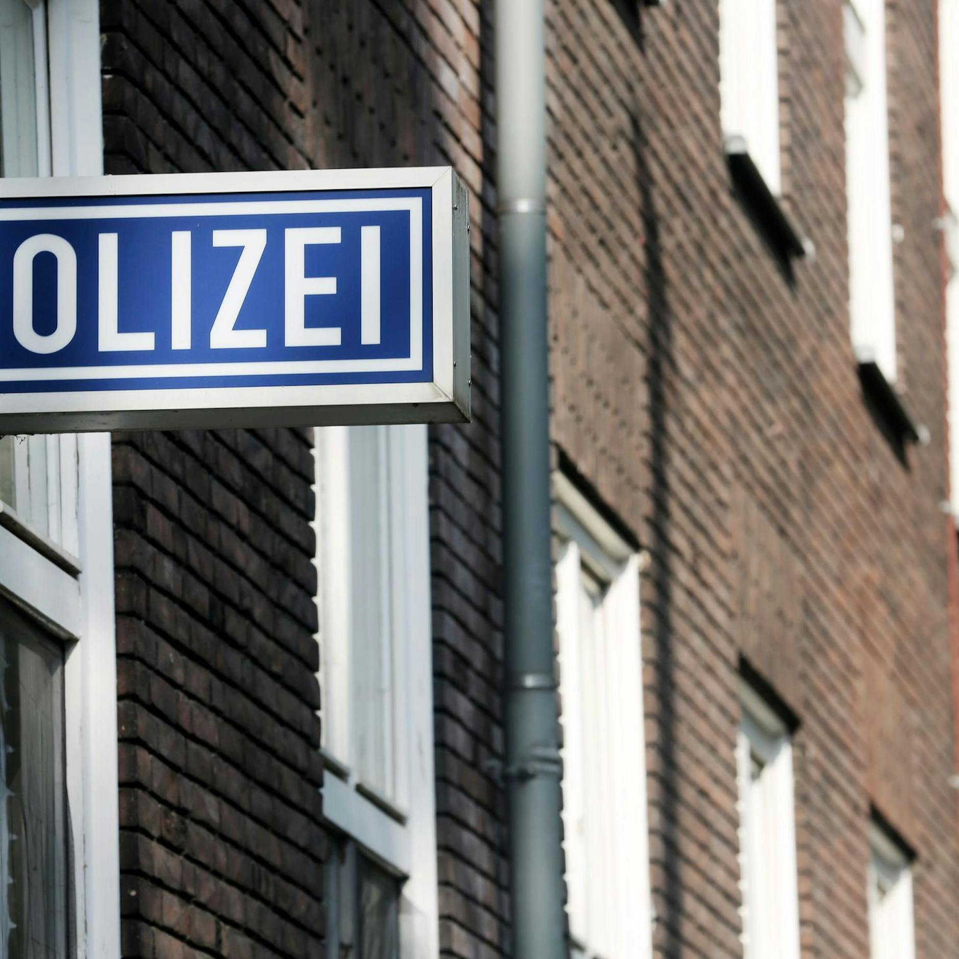 Image - Polizei-Angestellter wird überprüft: Volksverhetzung?
