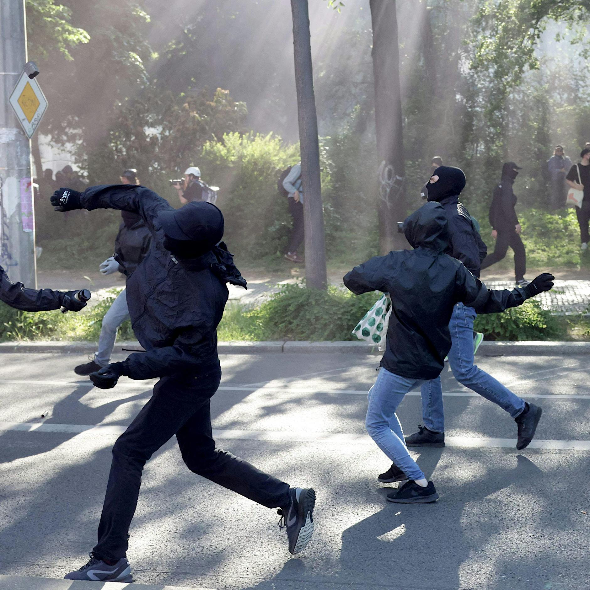 „Tag X“ in Leipzig: Polizei kesselt 500 Demonstranten ein, darunter Minderjährige