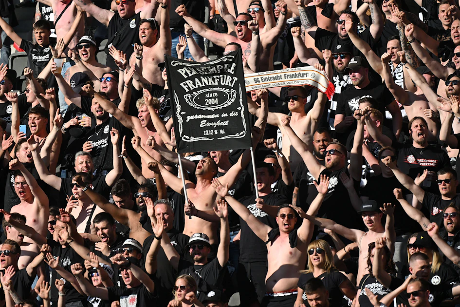 Hooligans, verbotene Choreo und Zehnttausende Fans: Das DFB-Pokalfinale ...