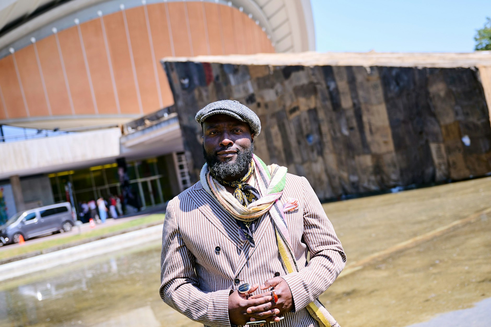 Bonaventure Soh Bejeng Ndikung, Intendant des Hauses der Kulturen der Welt, vor seiner neuen Wirkungsstätte.