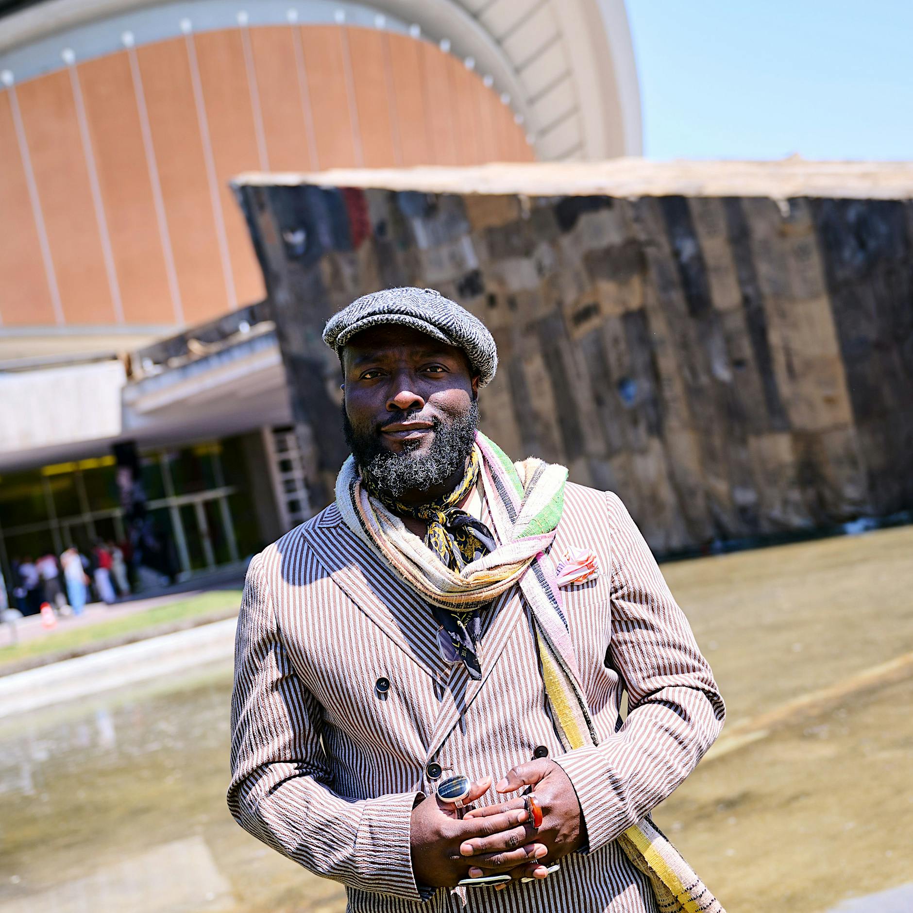 Das Haus der Kulturen eröffnet mit einer Explosion aus Farben, Klang und Ideen