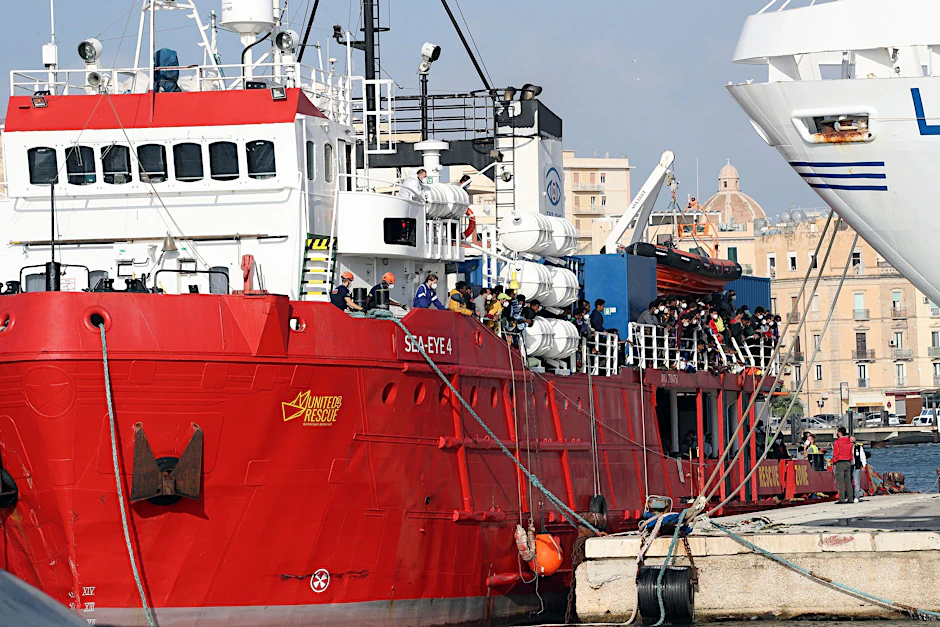 Mit der „Sea-Eye 4“ wurden bereits in der Vergangenheit Migranten gerettet. Hier legt das Schiff in Trapani an.&nbsp;