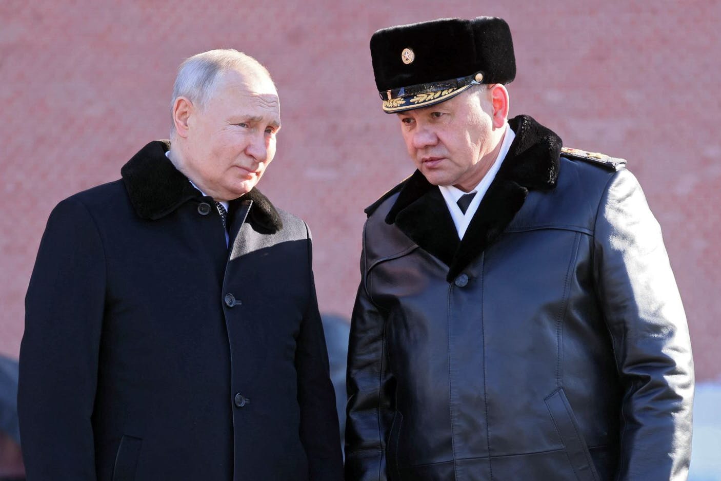 Russlands Präsident Wladimir Putin (l.) und Verteidigungsminister Sergej Schoigu im Februar 2023 in Moskau