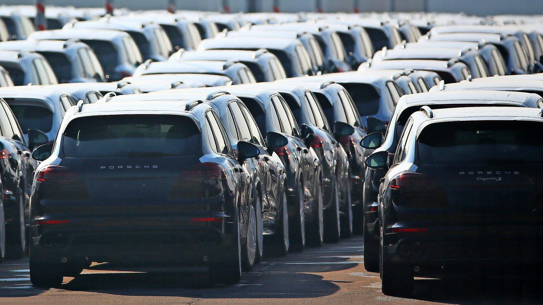 Der Cayenne, 2002 vorgestellt, rettete Porsche. Die Kundschaft wollte SUV, und die wurden geliefert. 2022 wurden fast 96.000 Cayenne verkauft. Es ist der begehrteste Porsche.