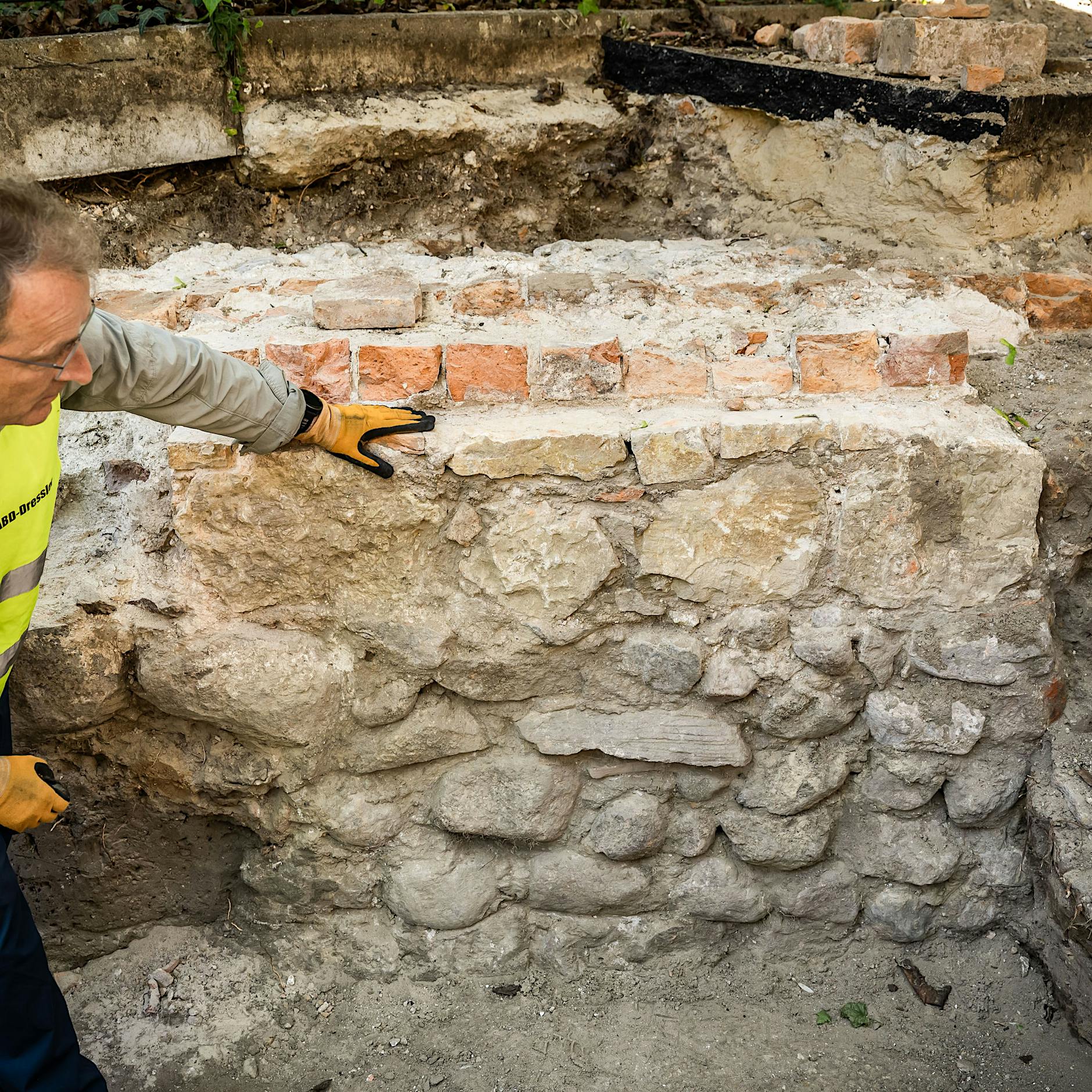 Älteste Kirche Berlins entdeckt: Archäologe zeigt erstmals Moritzkirche Spandau