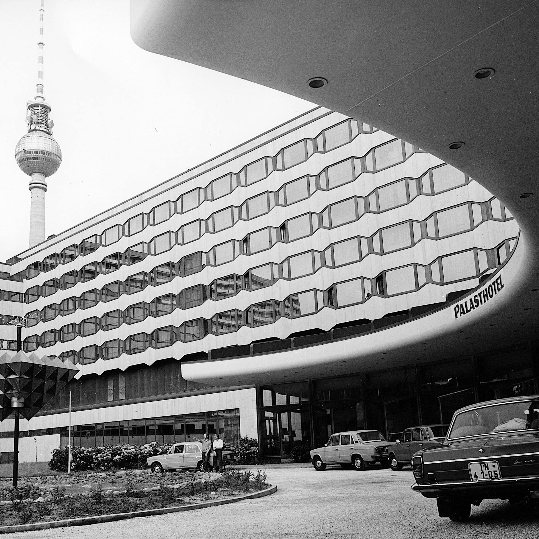 Prostitution in der DDR: Von „asozial“ bis hin zu Honigfallen für „interessante Personen“