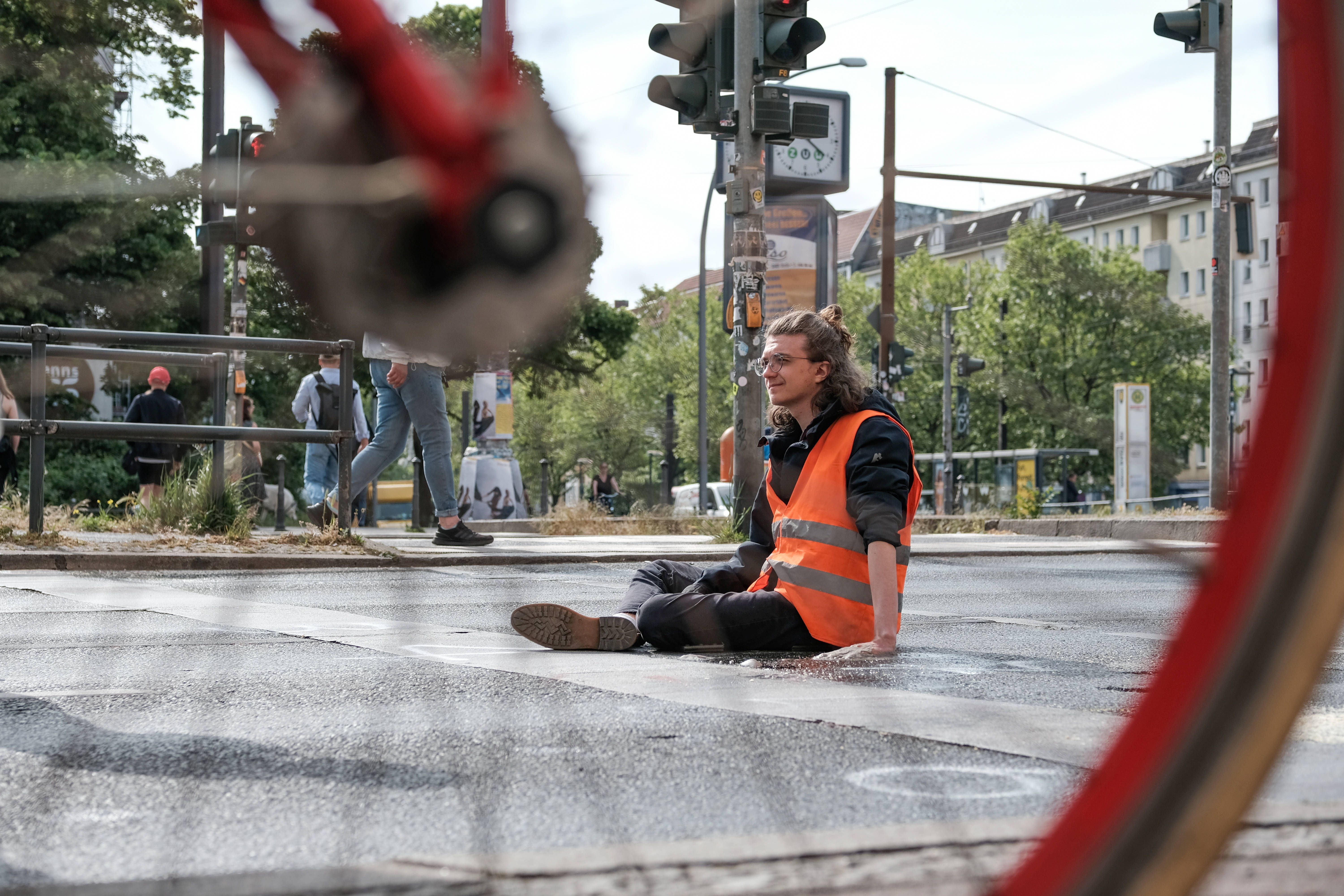 Klebe-Protest: Letzte Generation Blockiert Berliner Berufsverkehr