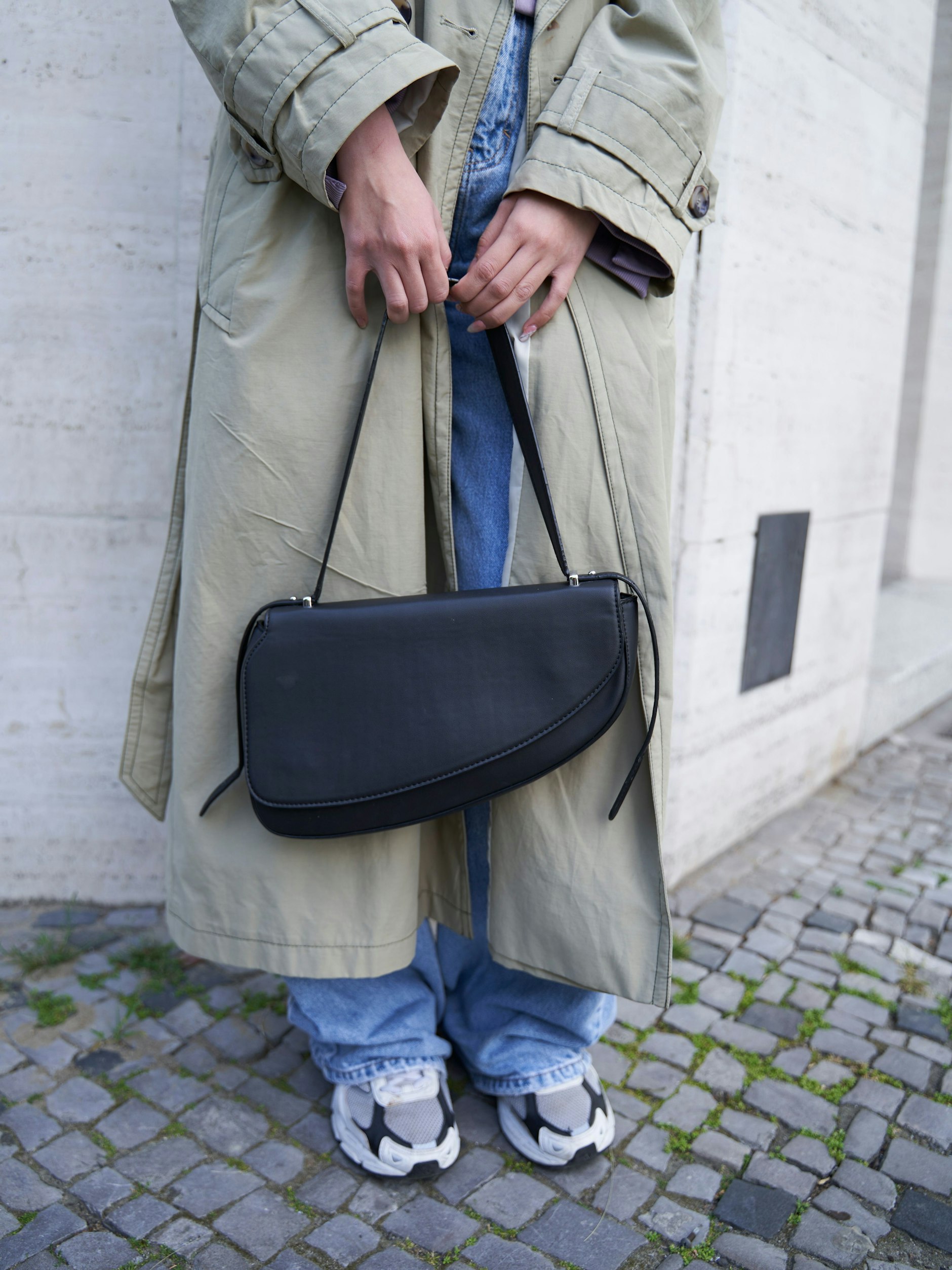 Thaos Tasche ist von NA-KD.