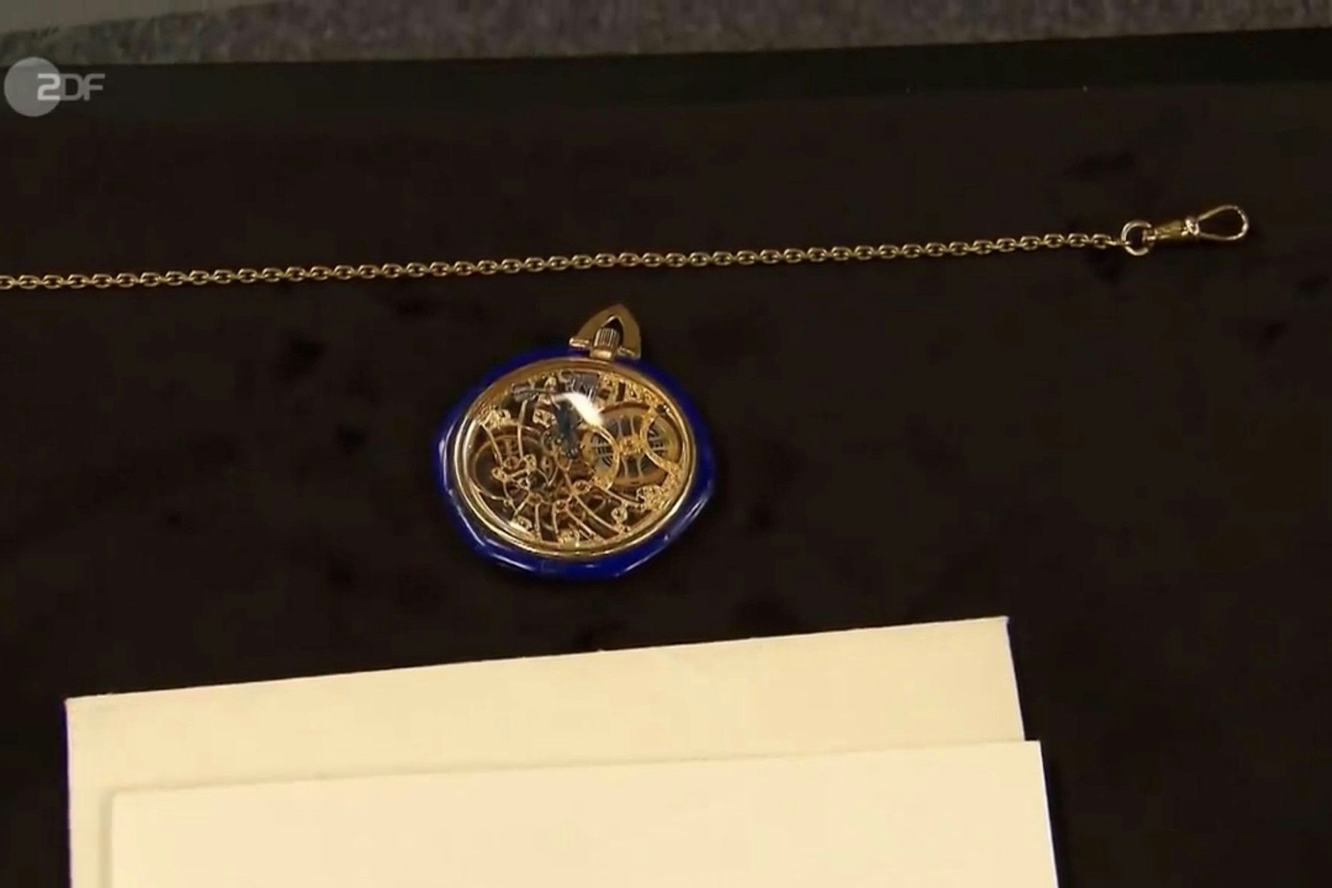 Diese skelettierte Taschenuhr soll bei „Bares für Rares“ verkauft werden.