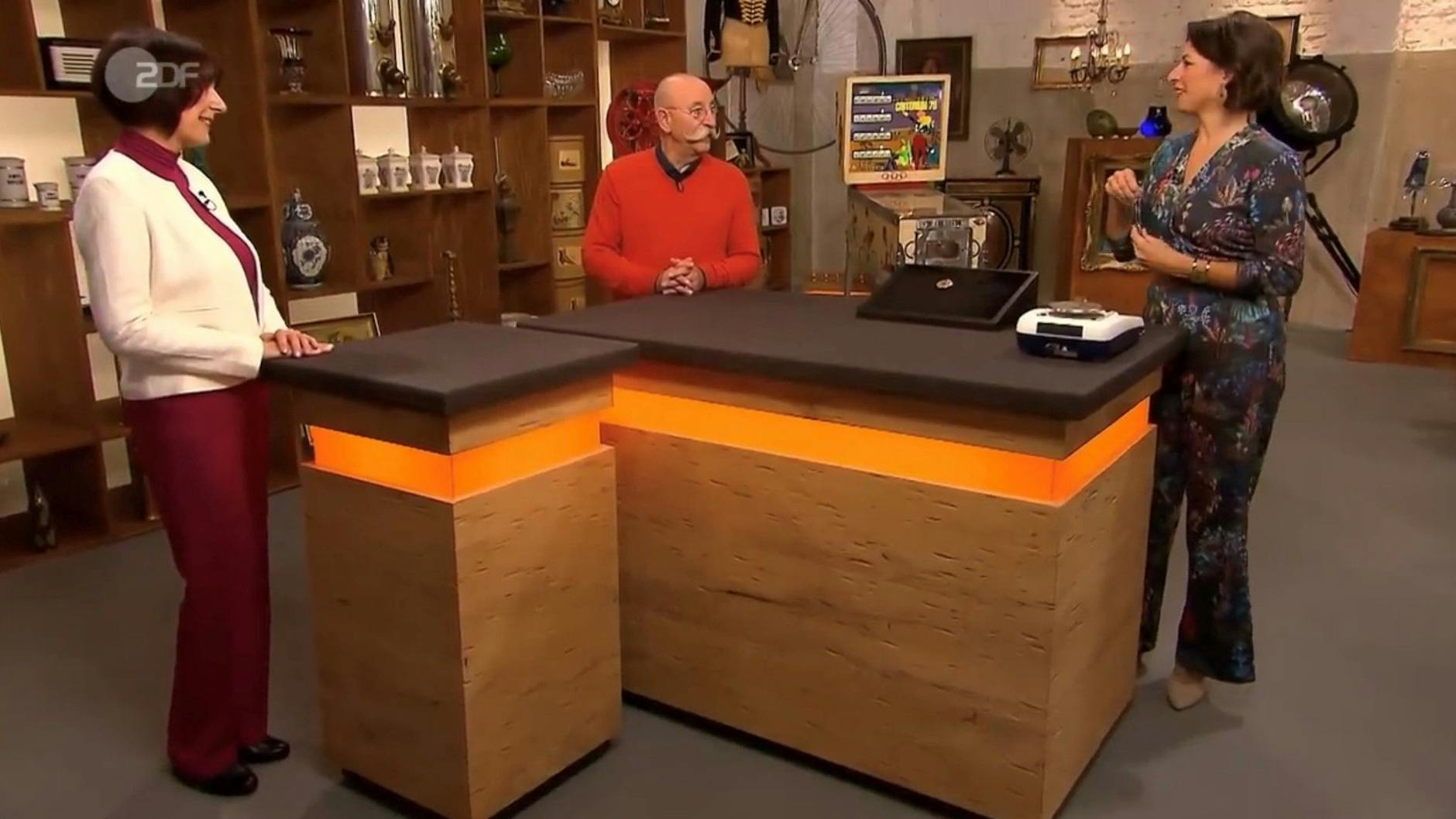 „Bares für Rares“-Expertin Wendela Horz ist begeistert von der Uhr von Audemars Piguet.