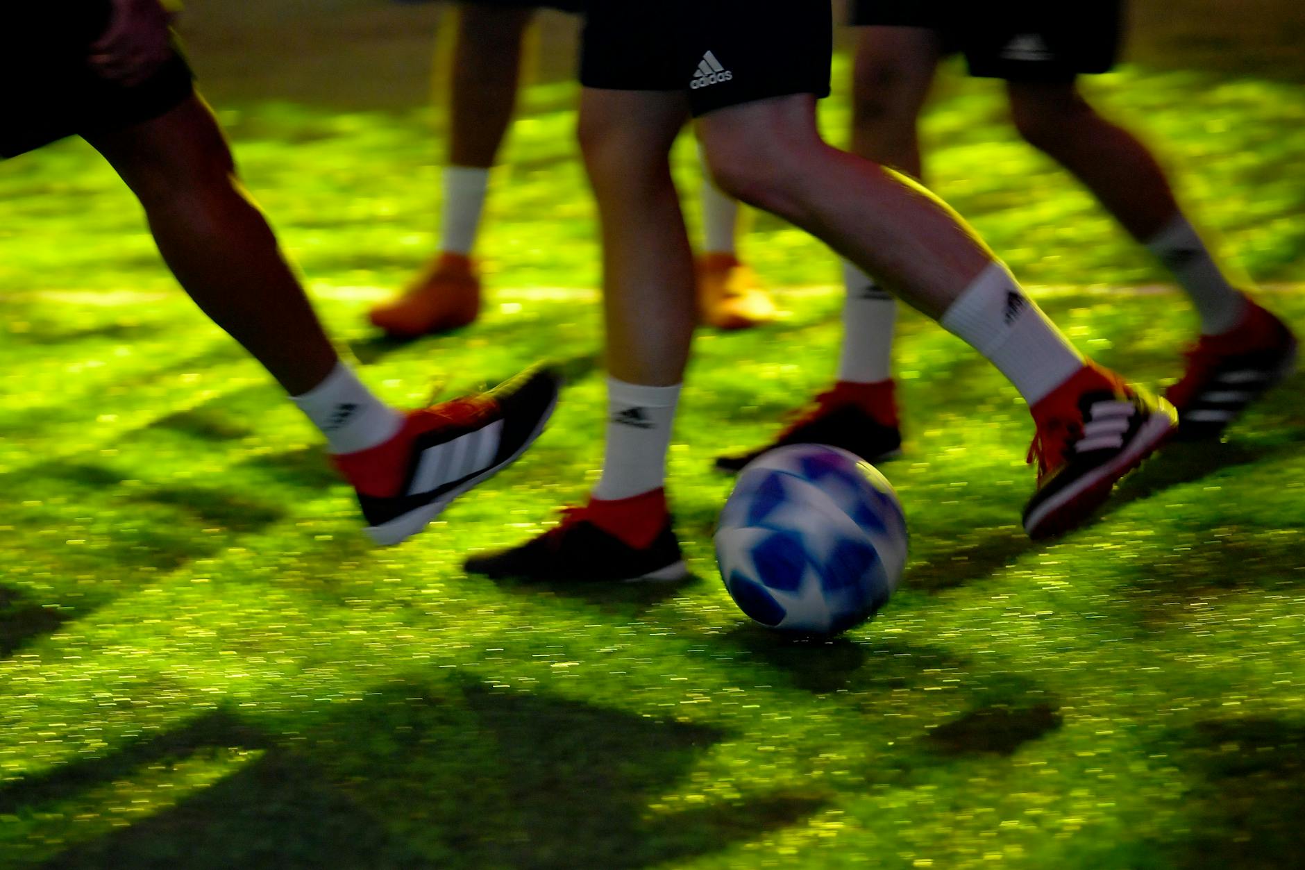 Im Berliner Fußball gab es einen Spielabbruch wegen einer Schlägerei (Symbolbild).