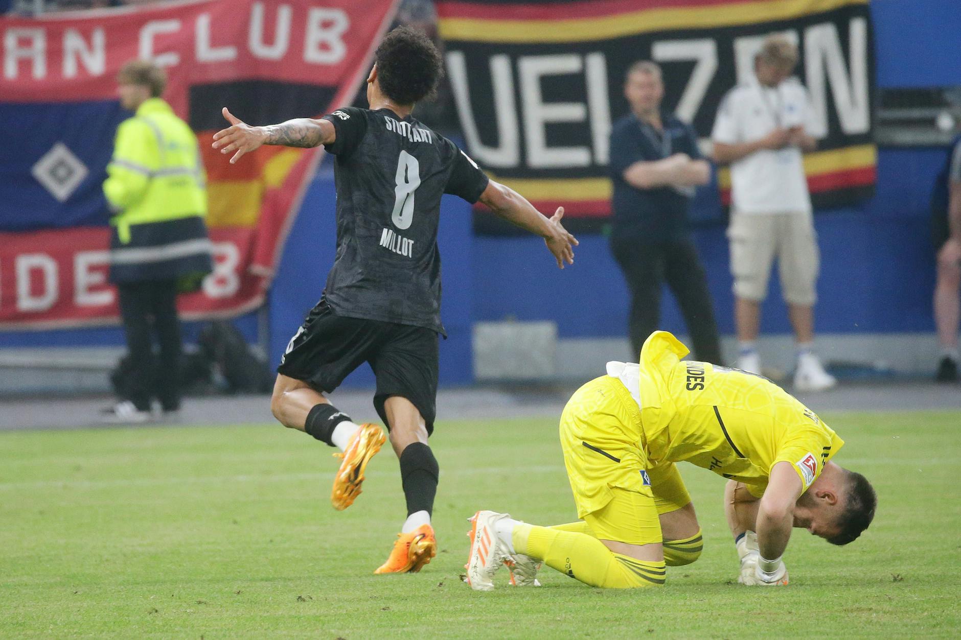 Stuttgarts Enzo Millot dreht jubelnd ab, HSV-Keeper Daniel Heuer Fernandes möchte nach seinem Patzer im Erdboden versinken.