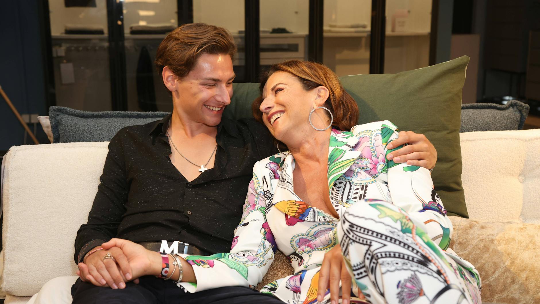 Erstmal wollen Claudia Obert und Max Suhr einen Hund kaufen.