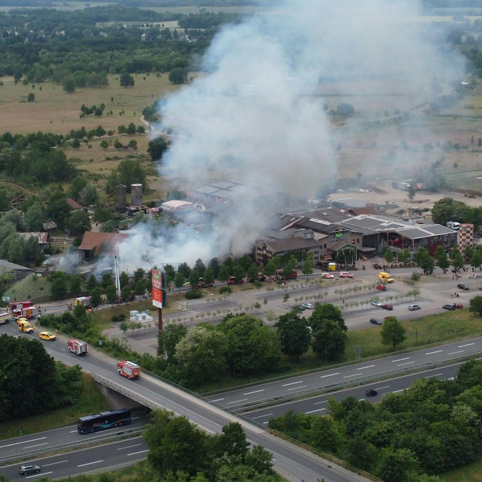 Brand auf Karls Erdbeerhof: Zehn Menschen verletzt