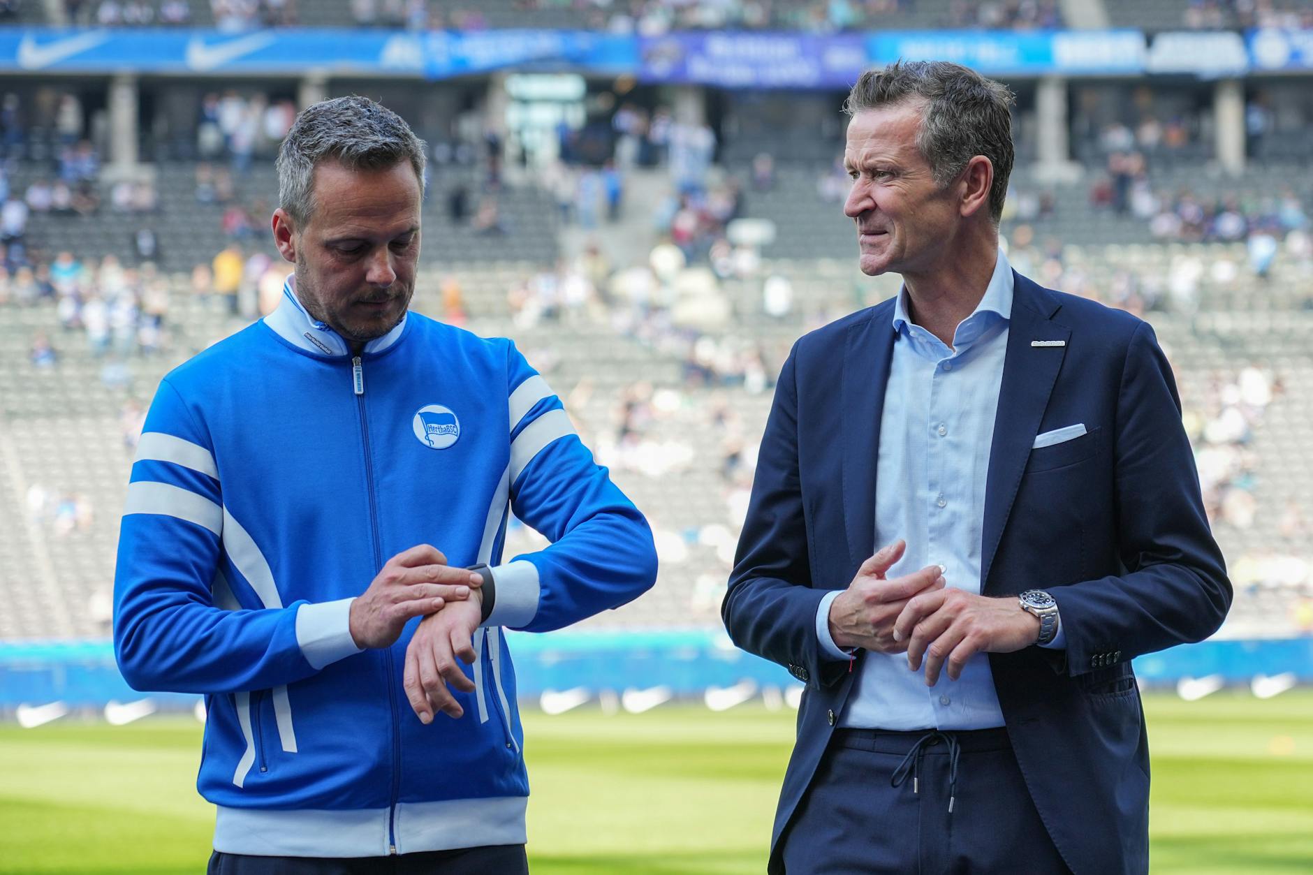 Die Uhr tickt für Hertha! Präsident Kay Bernstein und Geschäftsführer Thomas E. Herrich (r.) kämpfen um die Lizenz.