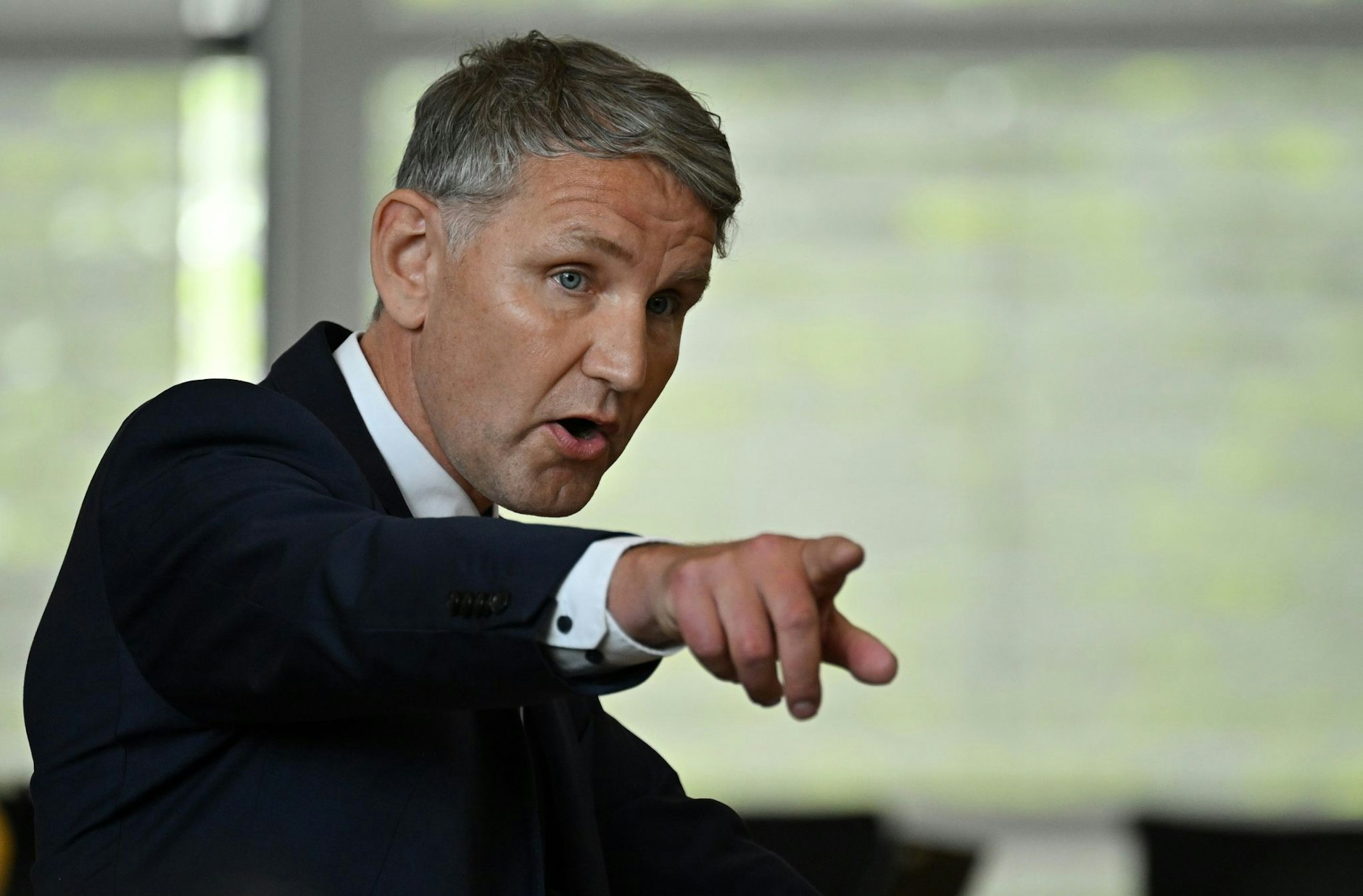 Björn Höcke ist der Vorsitzende der Thüringer AfD, die als gesichert rechtsextrem eingestuft wird.  