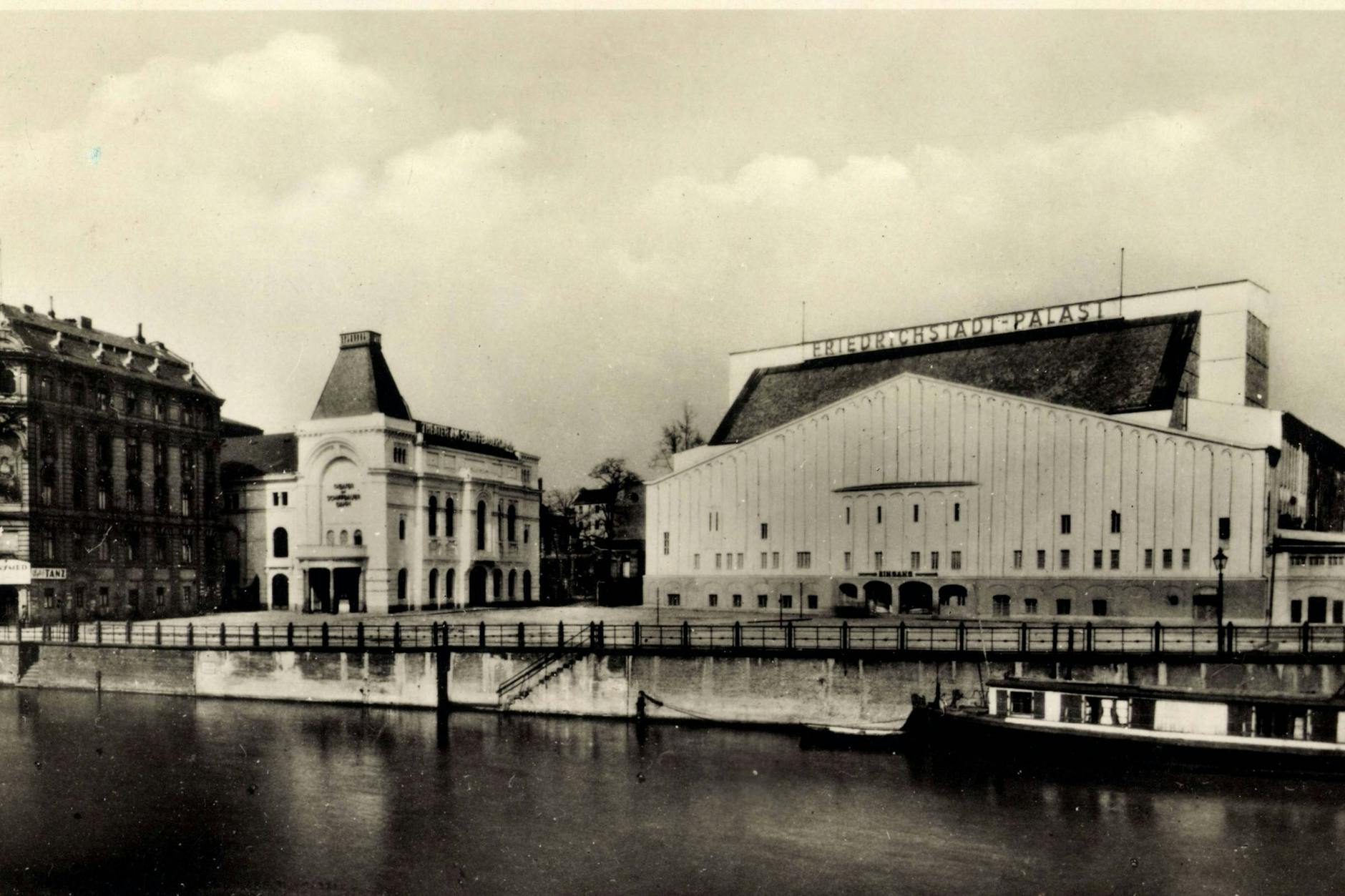 Der Friedrichstadt-Palast im Jahr 1951