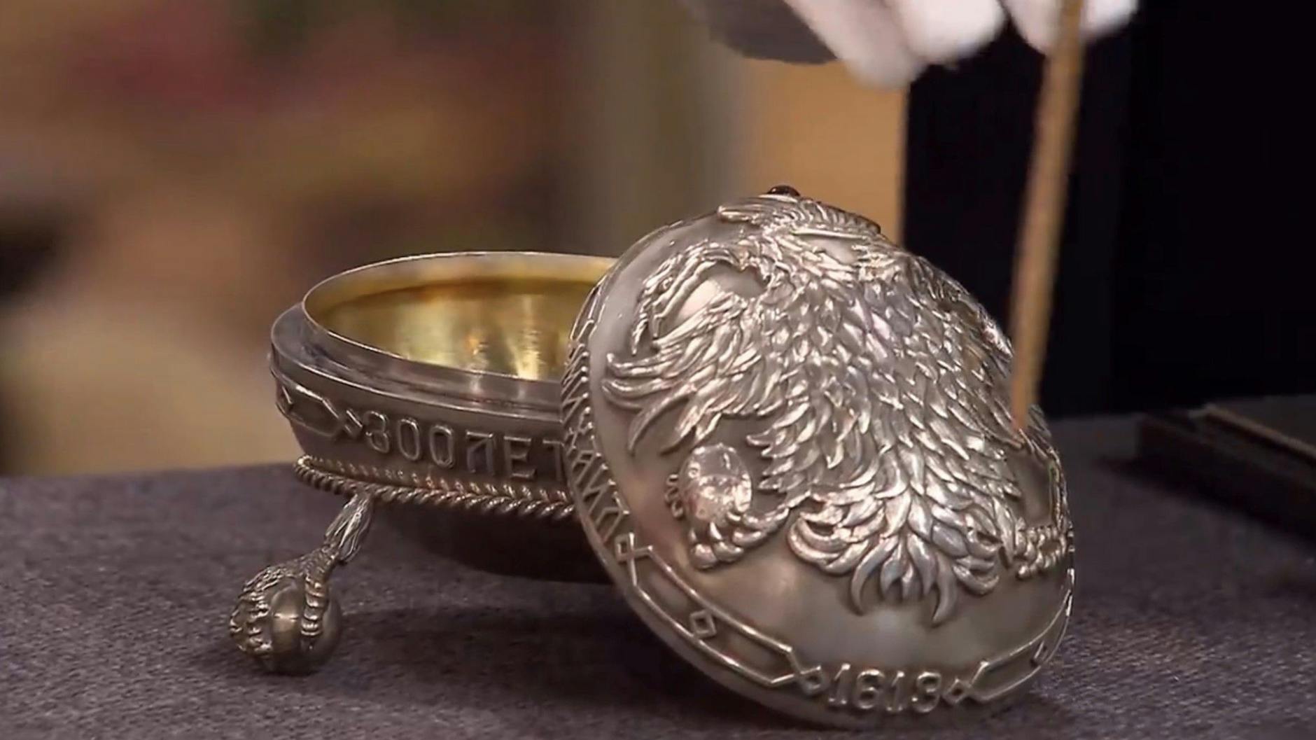 Auf dem Ei bei „Bares für Rares“ prangt der doppelköpfige Adler.