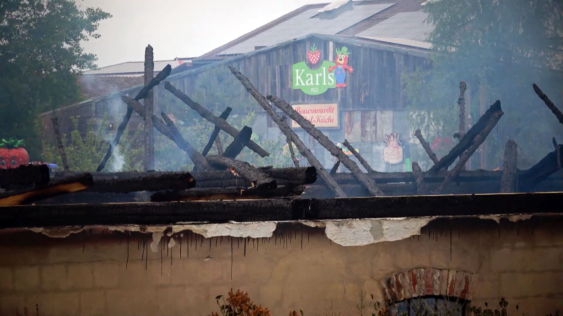 Brandenburg: Karls Erdbeerhof in Elstal hat nach Brand wieder geöffnet