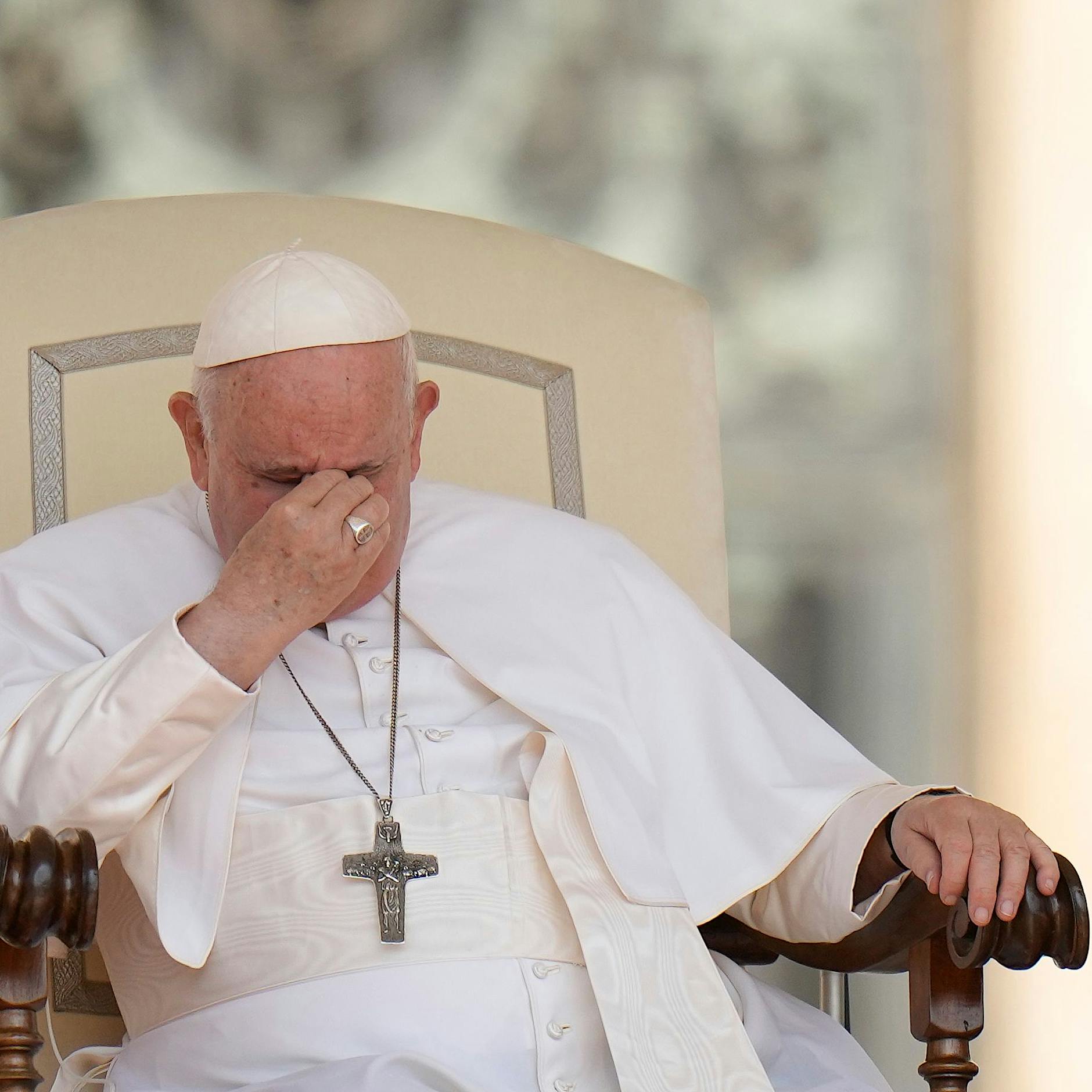 Dringende OP: Papst Franziskus mit Darmverschluss im Krankenhaus