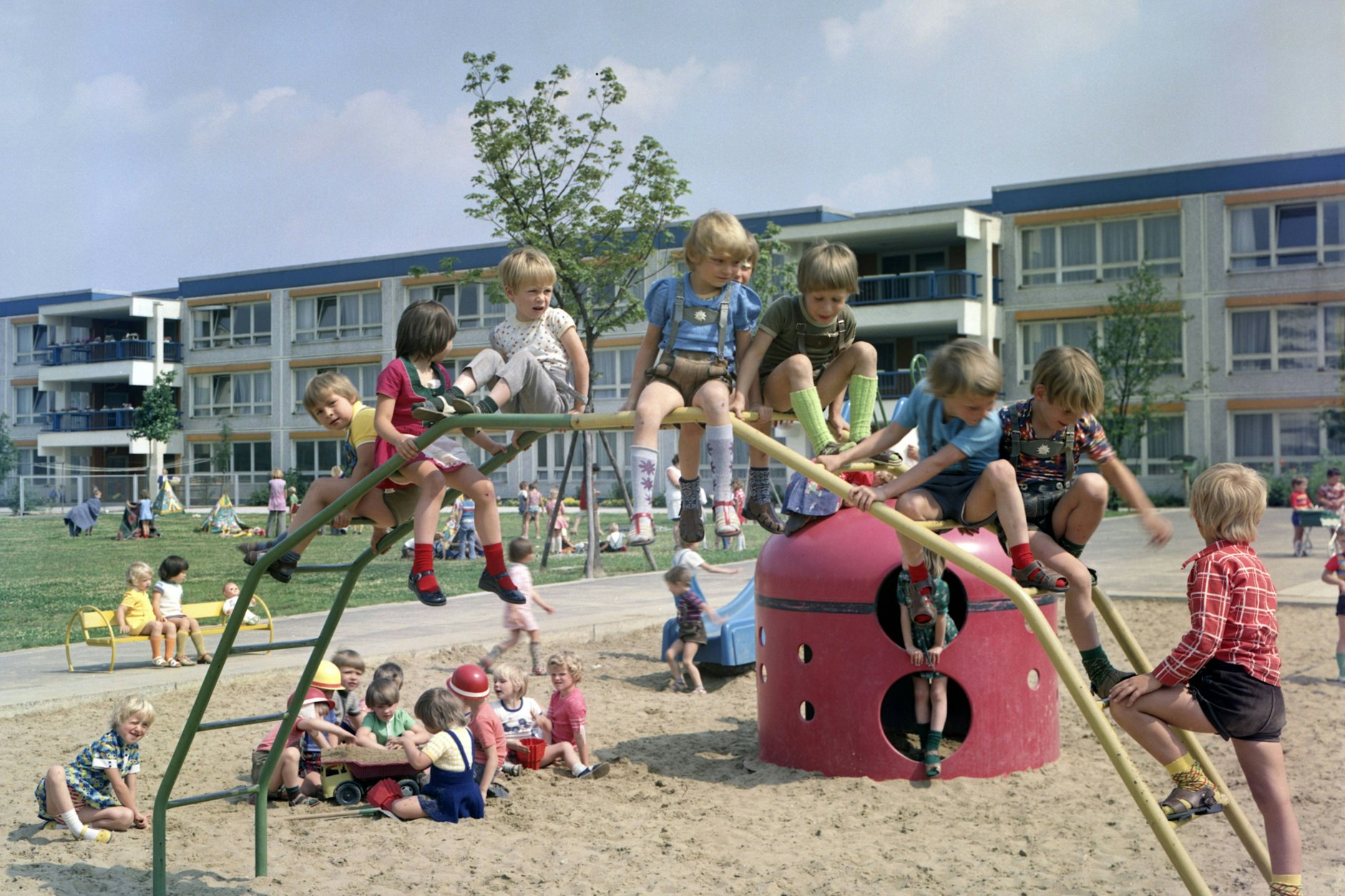 Kinderbetreuung in der DDR. In der Wochenkrippe wurden Babys von Montag bis Freitag abgegeben.