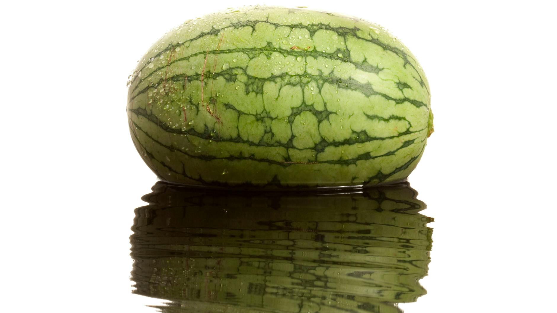 Männliche Wassermelonen sind länglich und haben viel mehr Kerne.