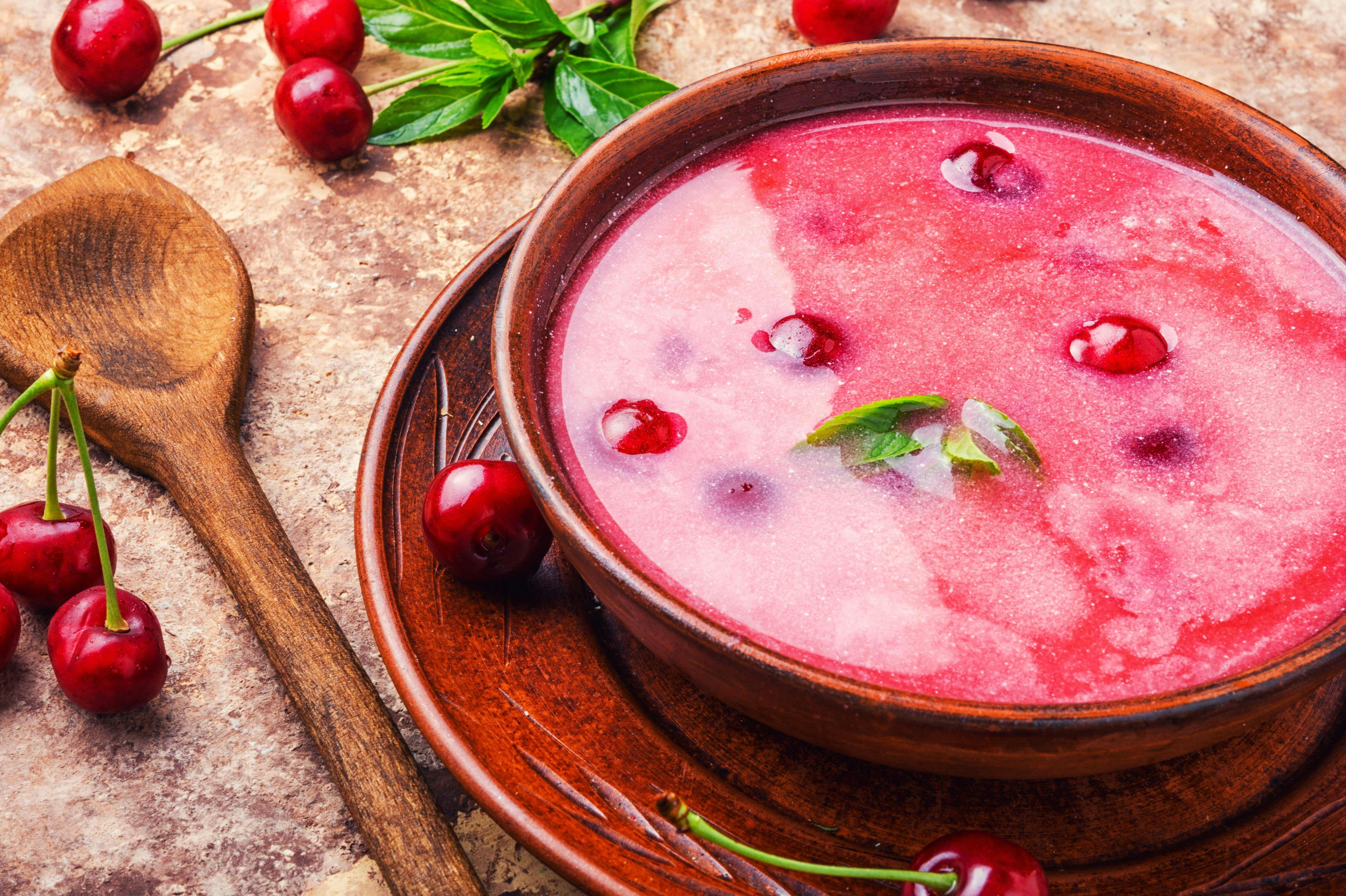 Kalte Kirschsuppe nach Omas Rezept: Sie schmeckt köstlich und ist ...