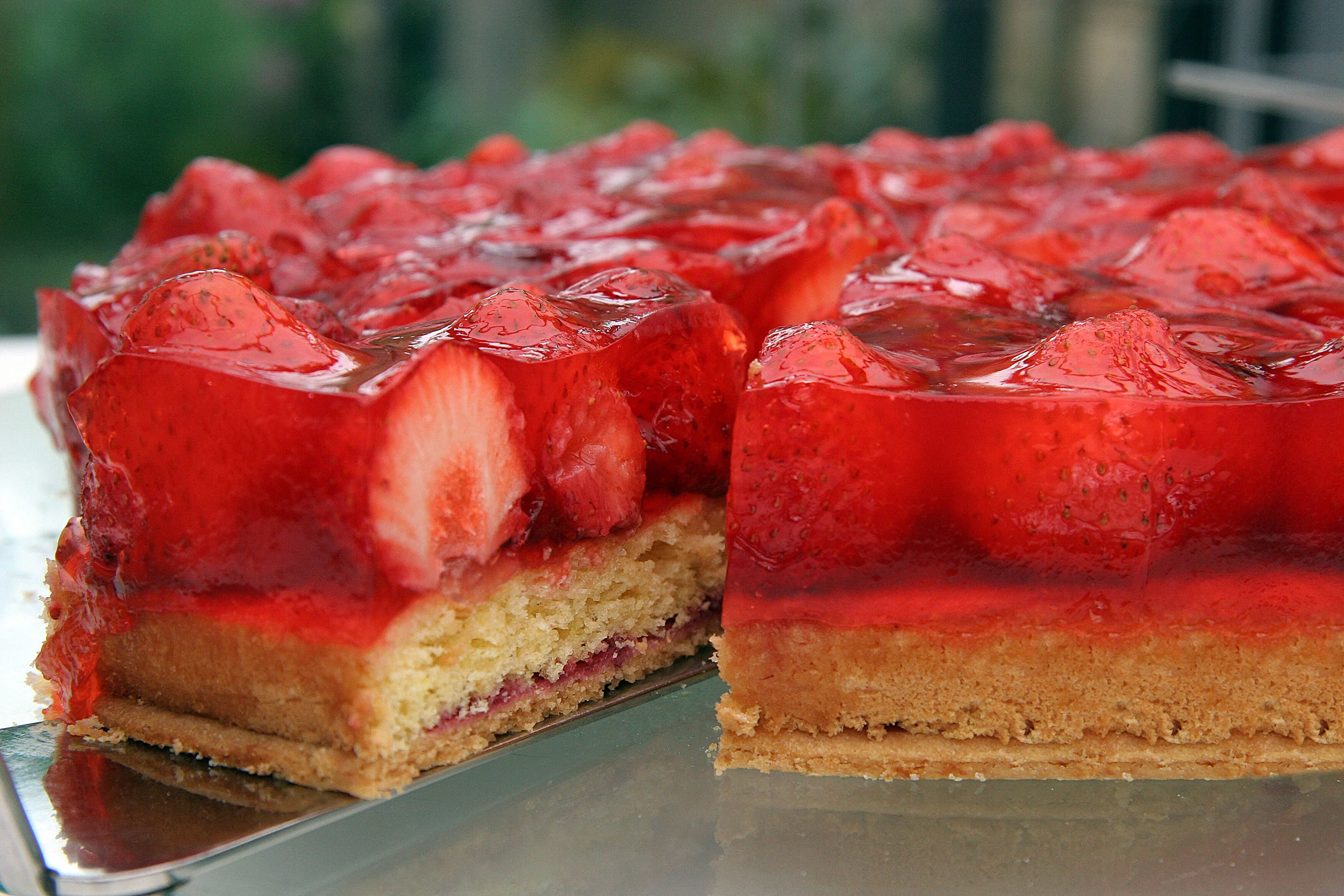 Muss es immer dieser scheußliche Erdbeerkuchen vom Backshop sein? Nein!