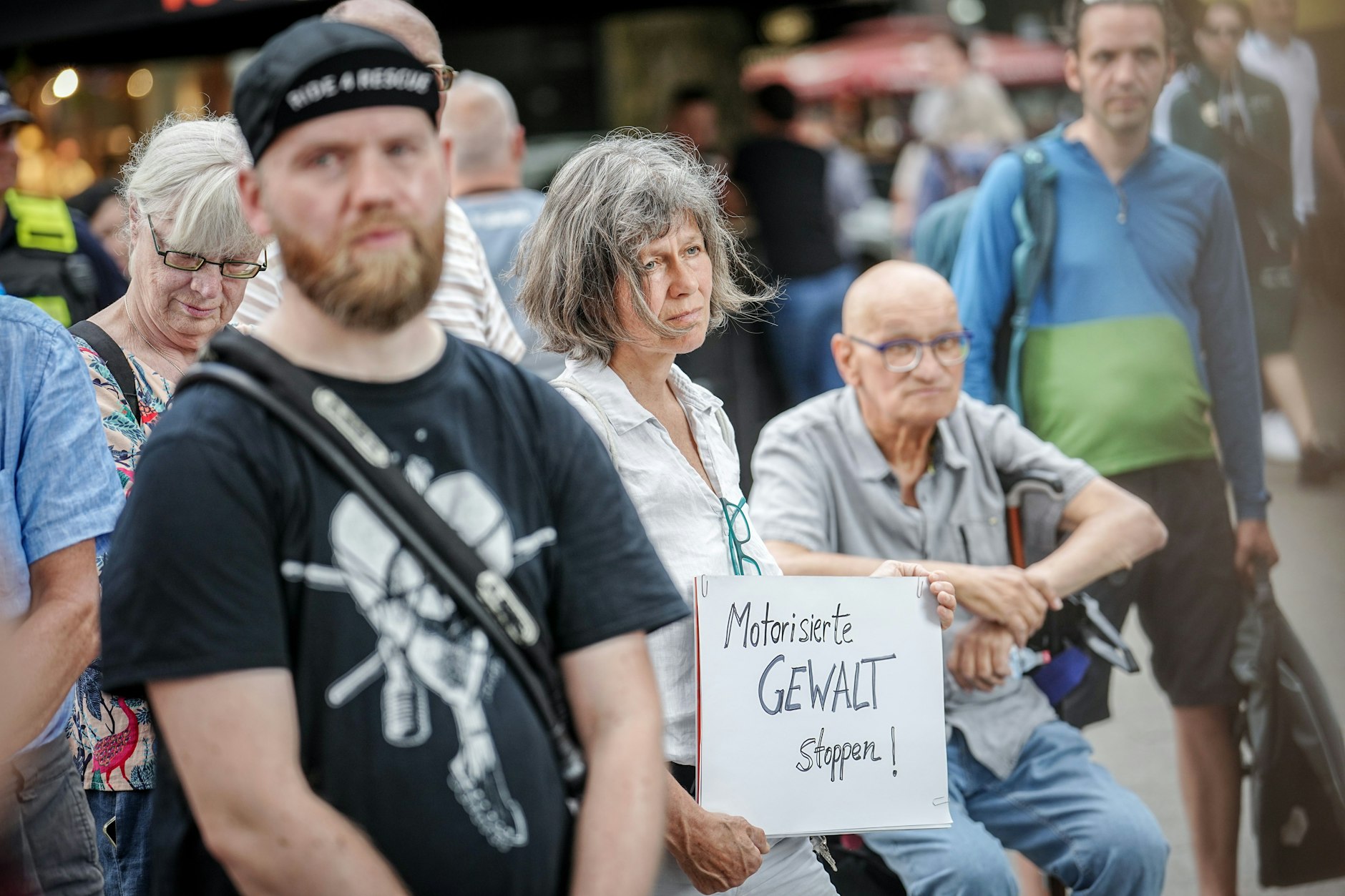 Trauer steht den Menschen ins Gesicht geschrieben, die am Donnerstag zur Mahnwache für die Opfer der Amokfahrt gekommen waren.&nbsp;
